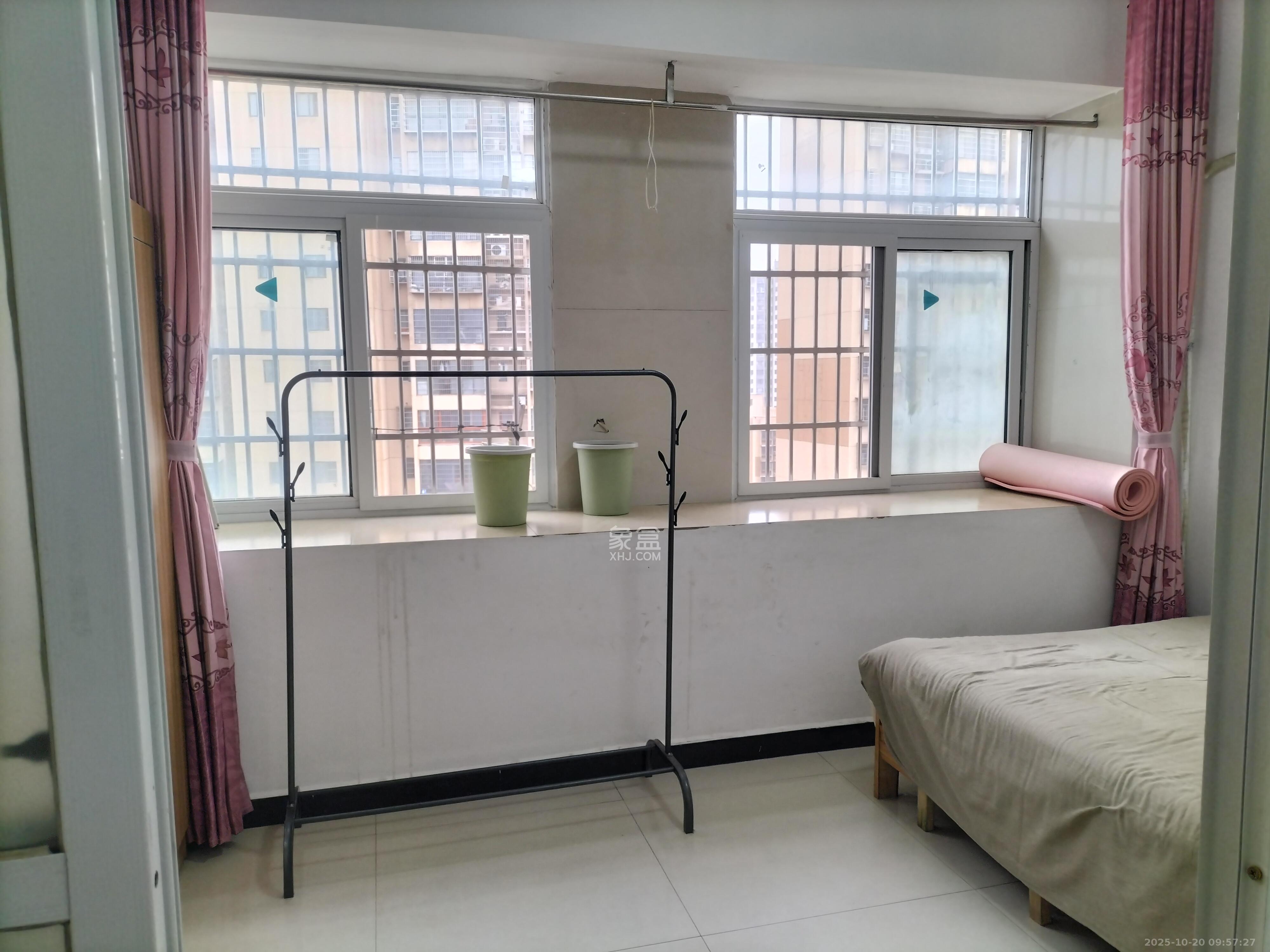 骑龙安置小区  1室1厅1卫    1200.0元/月 骑龙安置小区  1室1厅1卫    1200.0元/月室内图