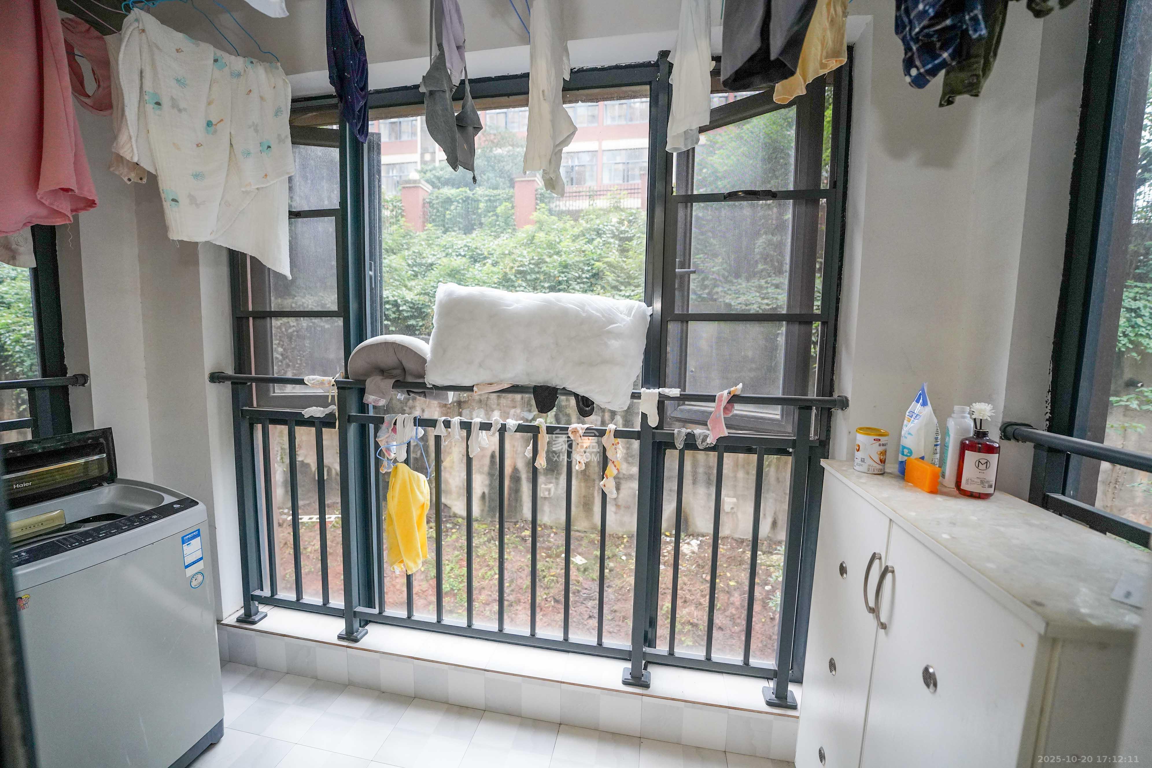 怡海星城  2室2厅2卫    41.0万阳台