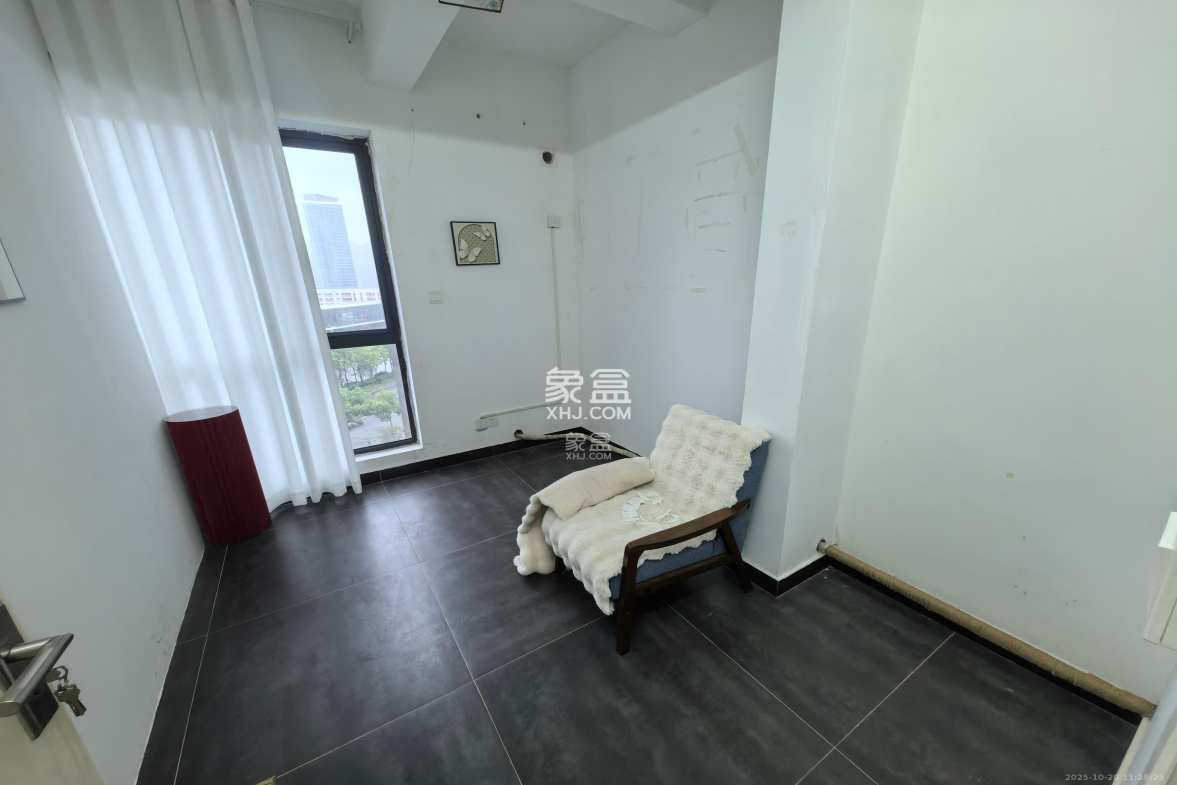 京武浪琴山一、二期 1室1厅1卫 3000.0元/月 京武浪琴山一、二期 1室1厅1卫 3000.0元/月室内图