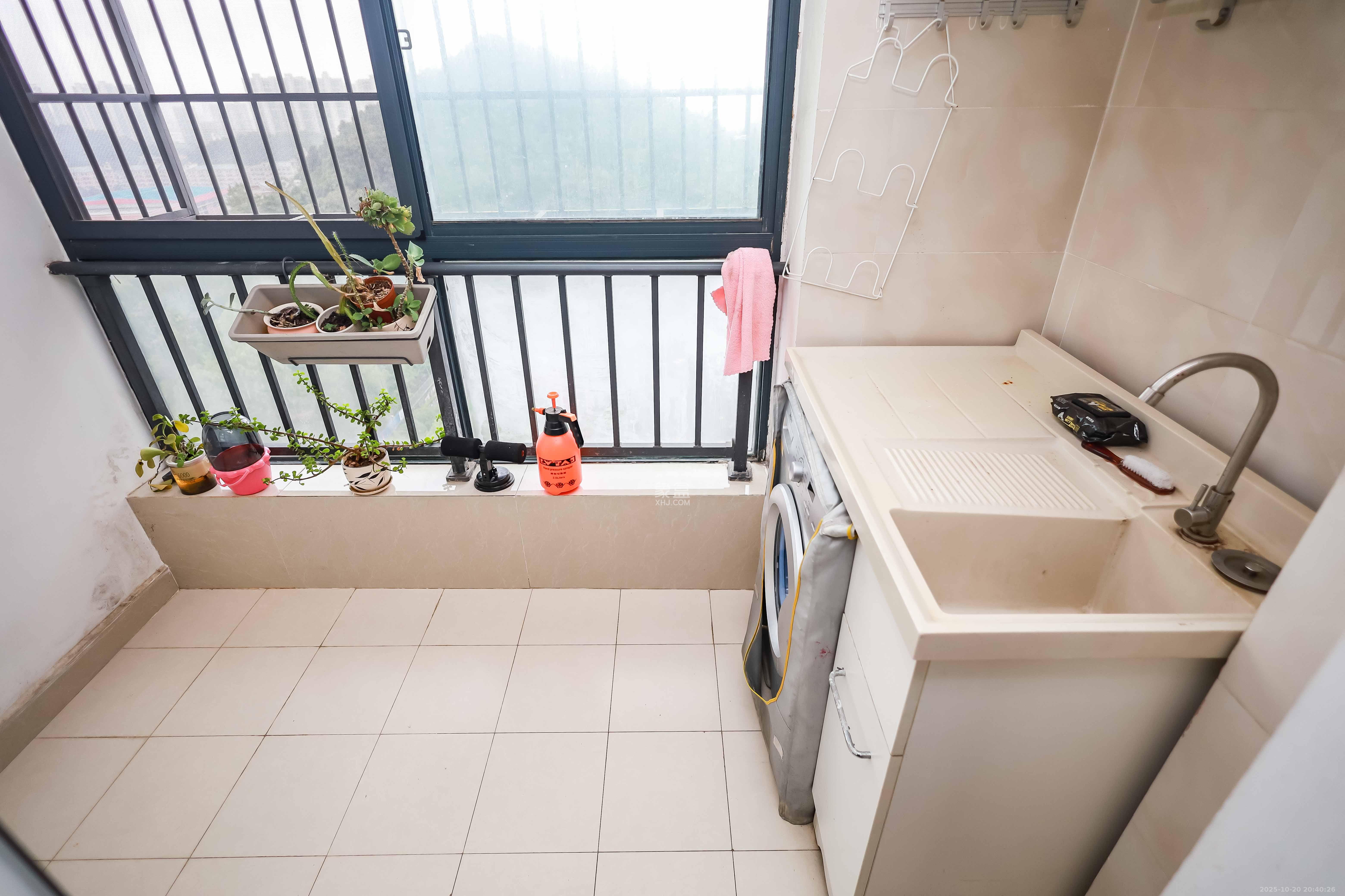 天麓尚层  2室2厅1卫    60.0万阳台