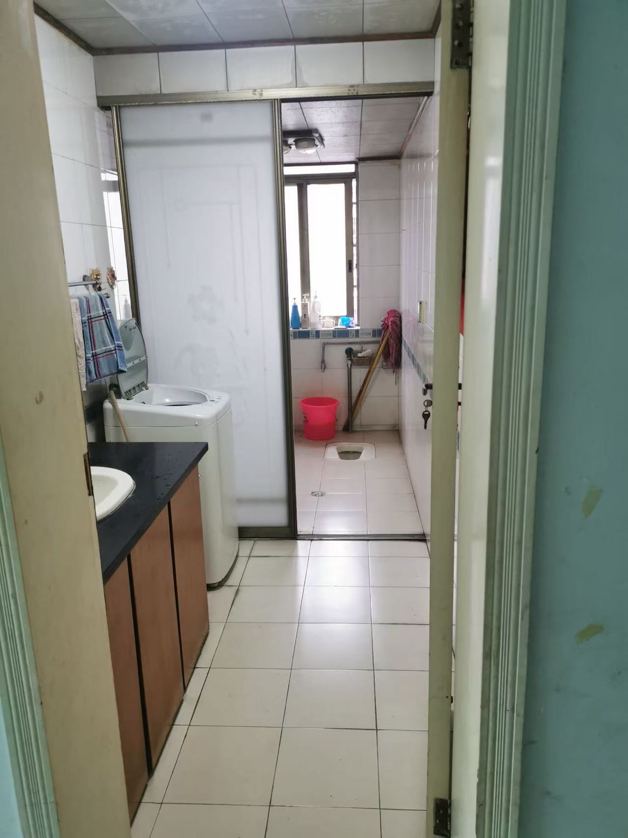 移民小区 4室2厅2卫 1000.0元/月 移民小区 4室2厅2卫 1000.0元/月室内图