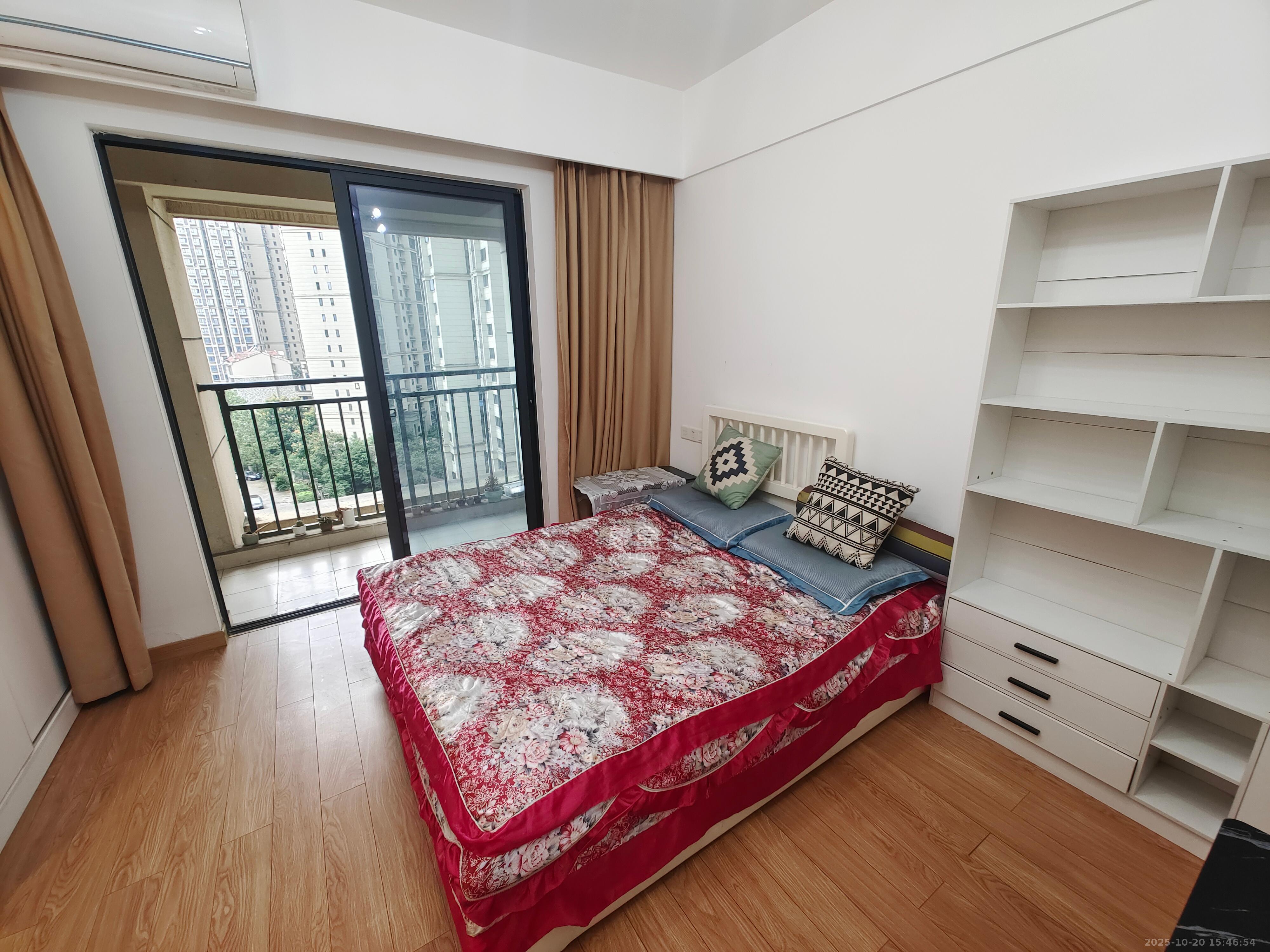 荣泰广场 1室1厅1卫 1400.0元/月 荣泰广场 1室1厅1卫 1400.0元/月室内图