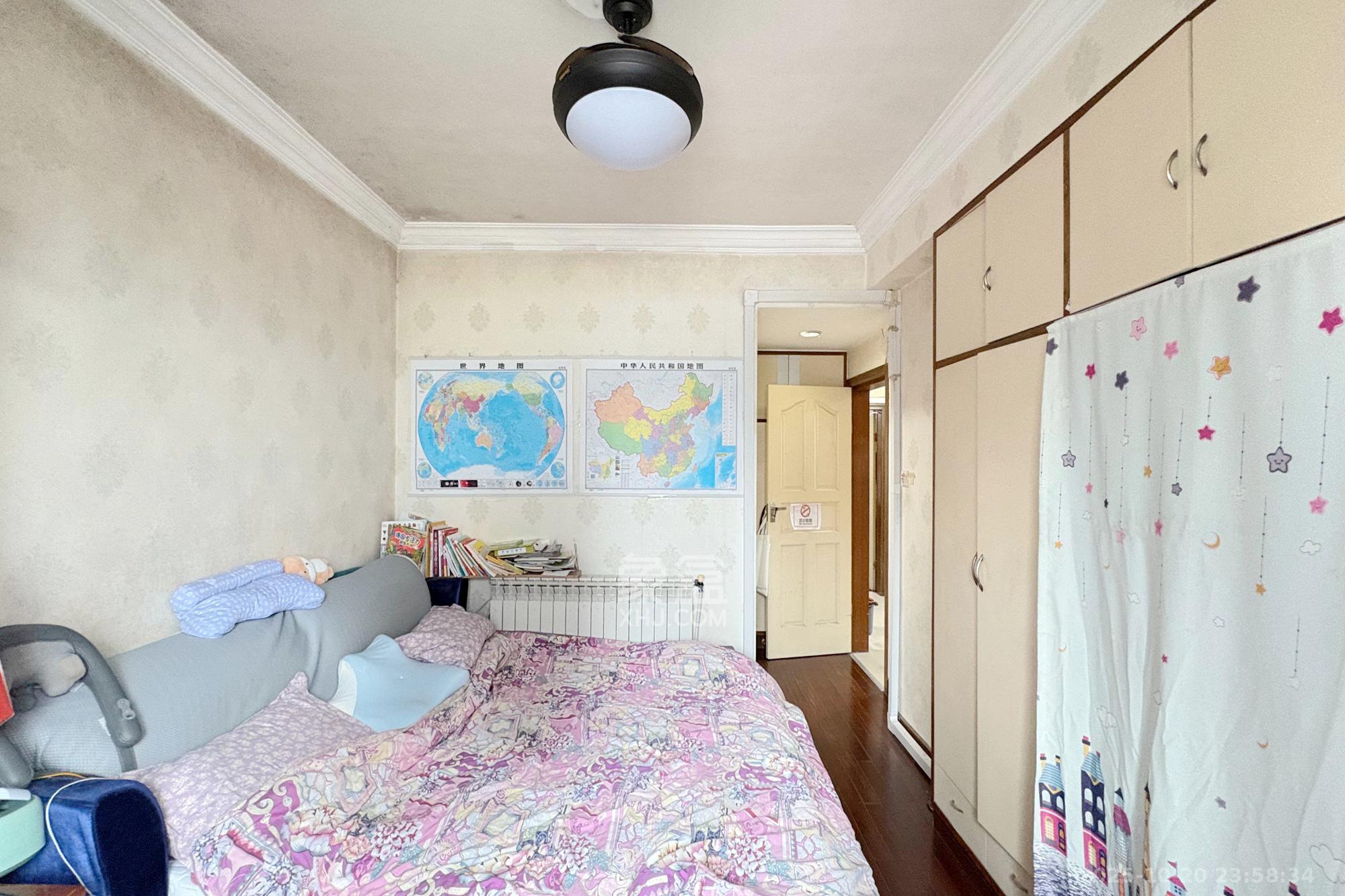 王府花园  3室2厅2卫    128.0万卧室