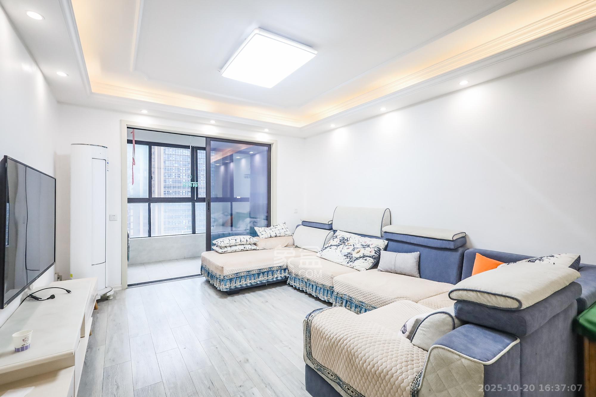 协信星澜汇 3室2厅2卫 139.0万 协信星澜汇 3室2厅2卫 139.0万客厅