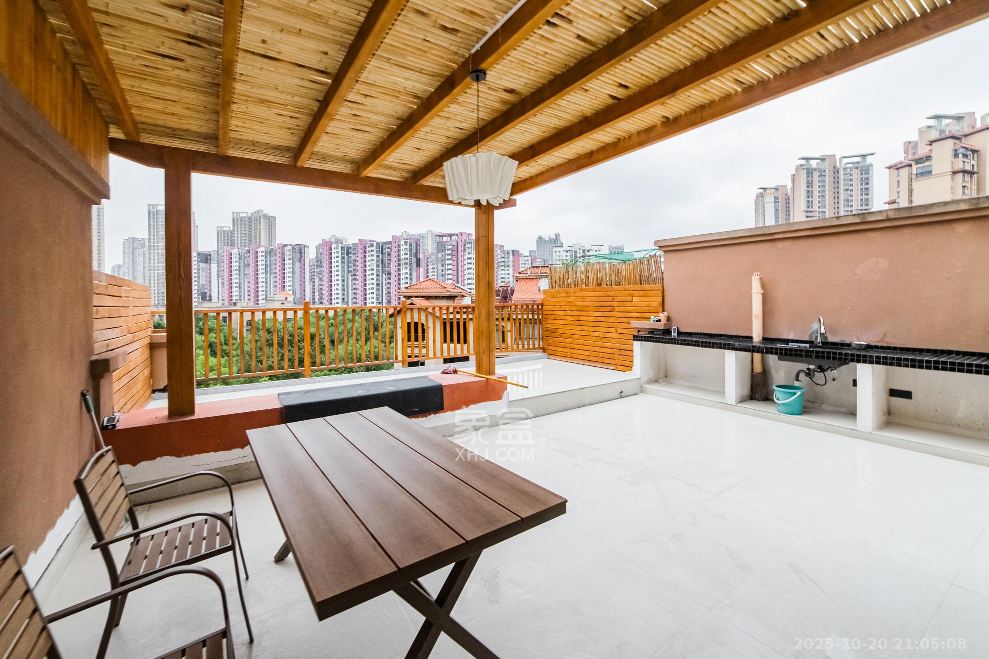 珠江郦城璞墅  5室2厅2卫    480.0万 珠江郦城璞墅  5室2厅2卫    480.0万阳台