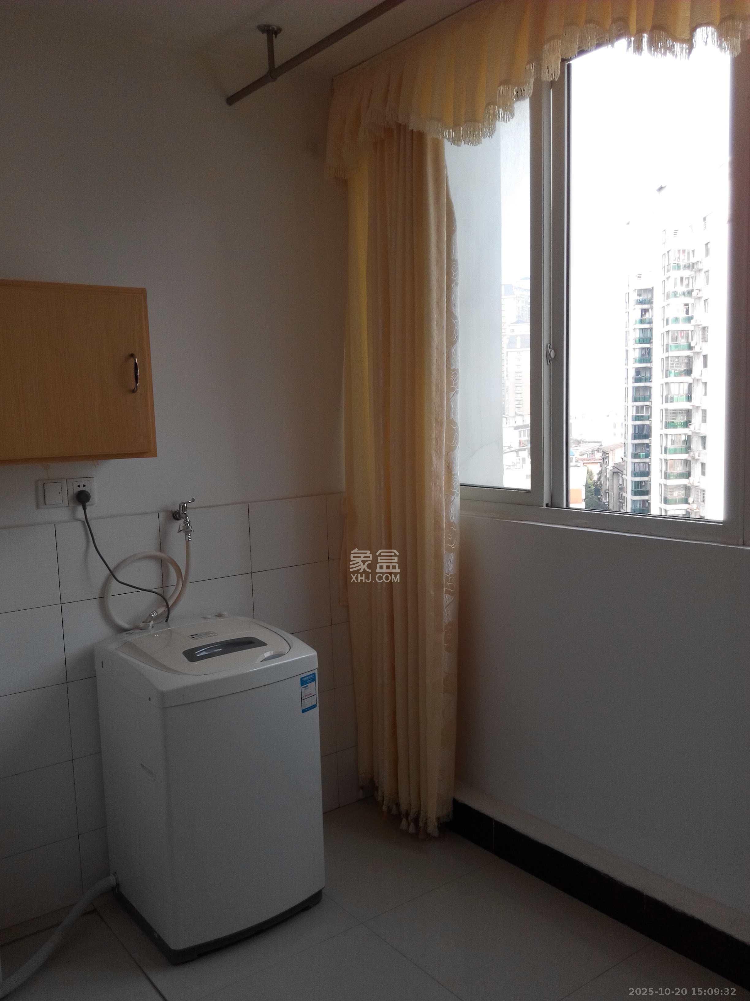 2076至高点  1室1厅1卫    1300.0元/月室内图