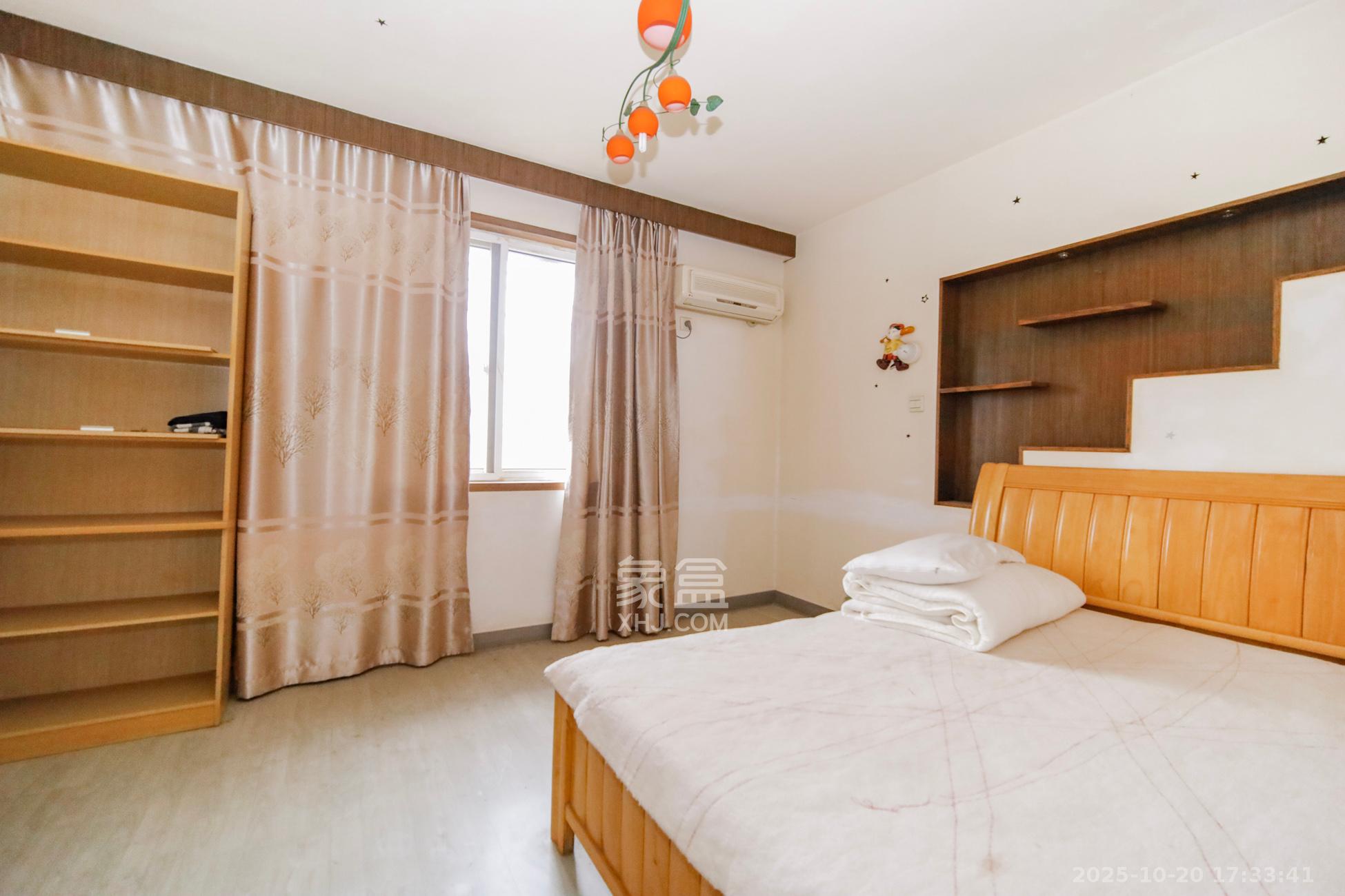 融城花苑  5室2厅3卫    95.0万卧室