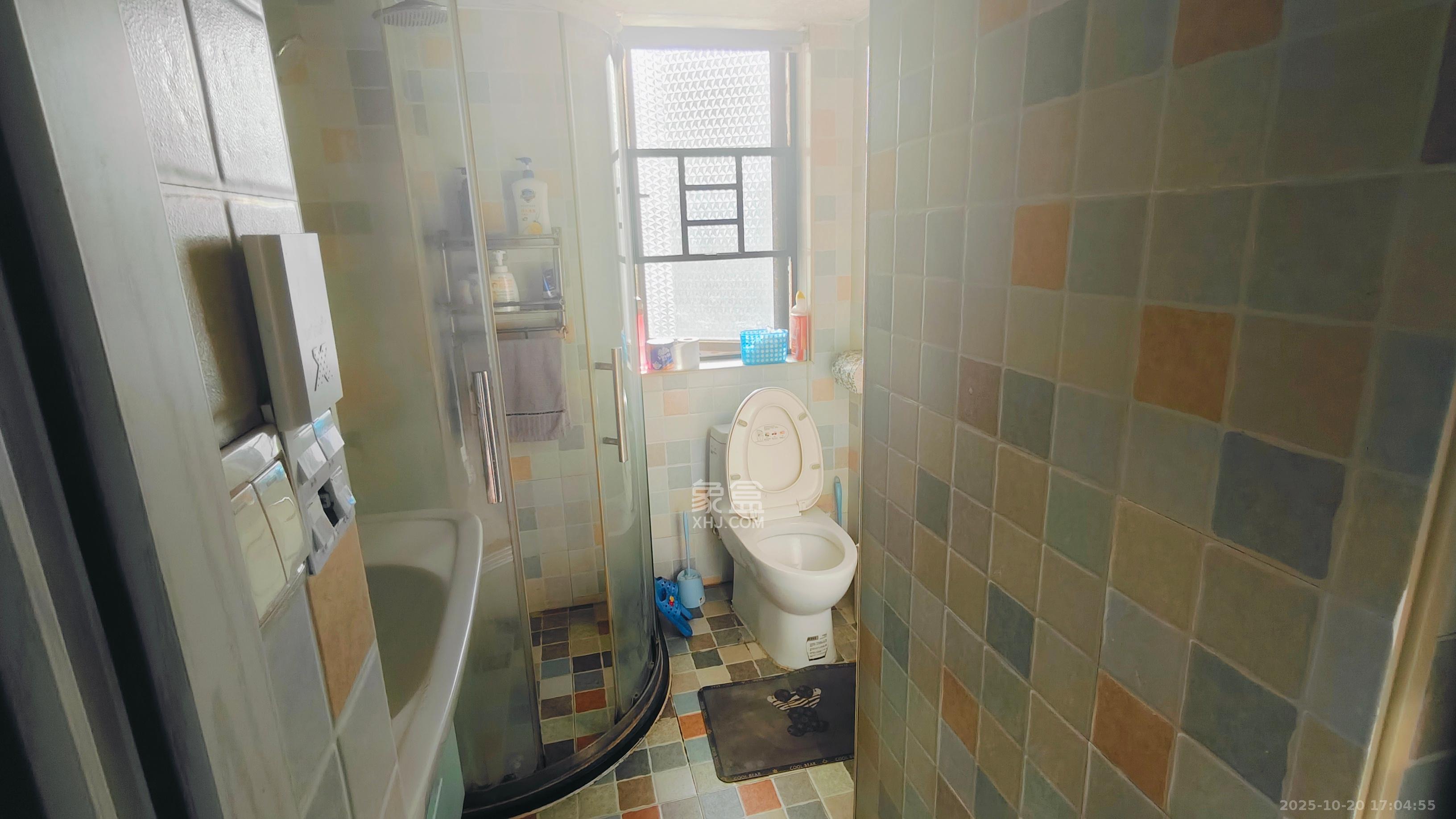 保利花园  2室2厅1卫    2400.0元/月 保利花园  2室2厅1卫    2400.0元/月室内图