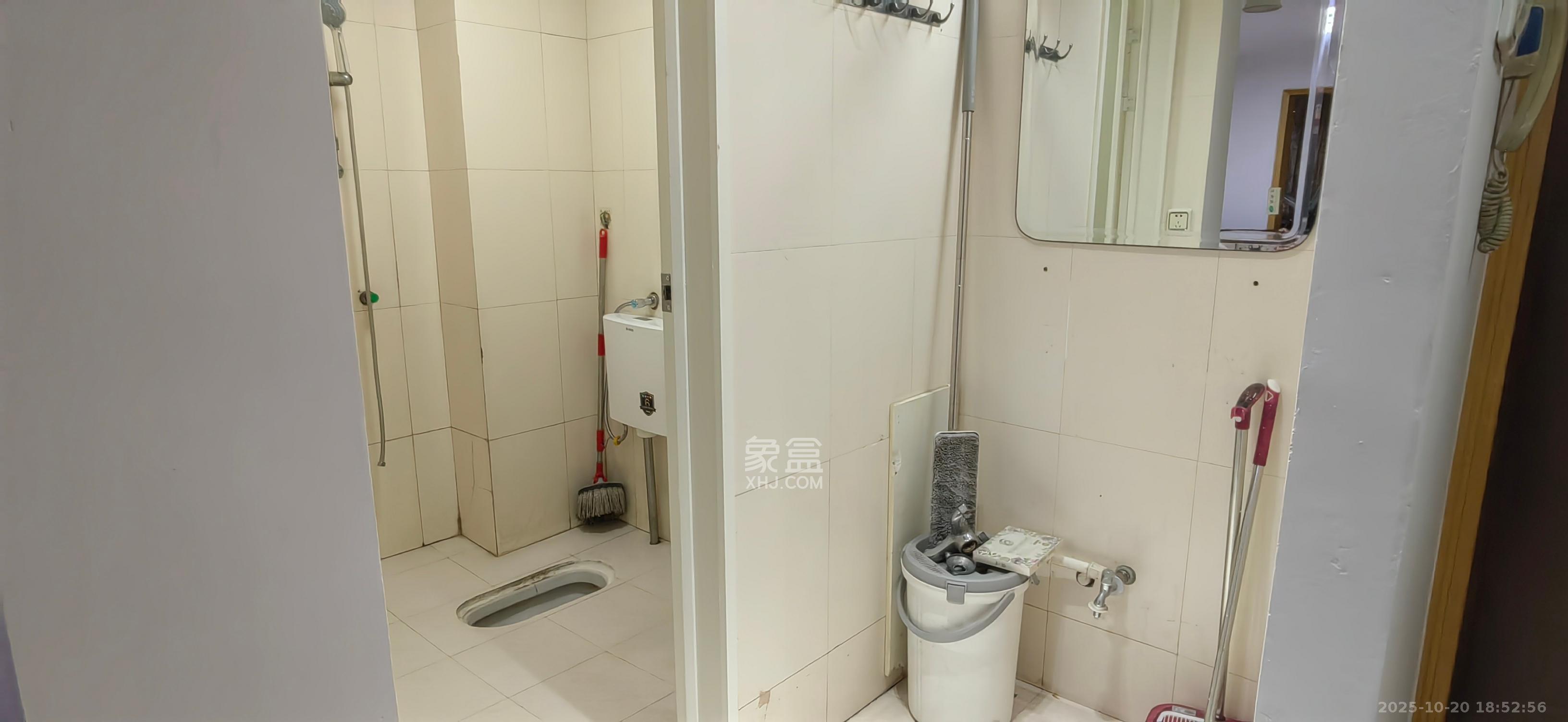 雄踞都市东家 3室2厅2卫 3000.0元/月 雄踞都市东家 3室2厅2卫 3000.0元/月室内图