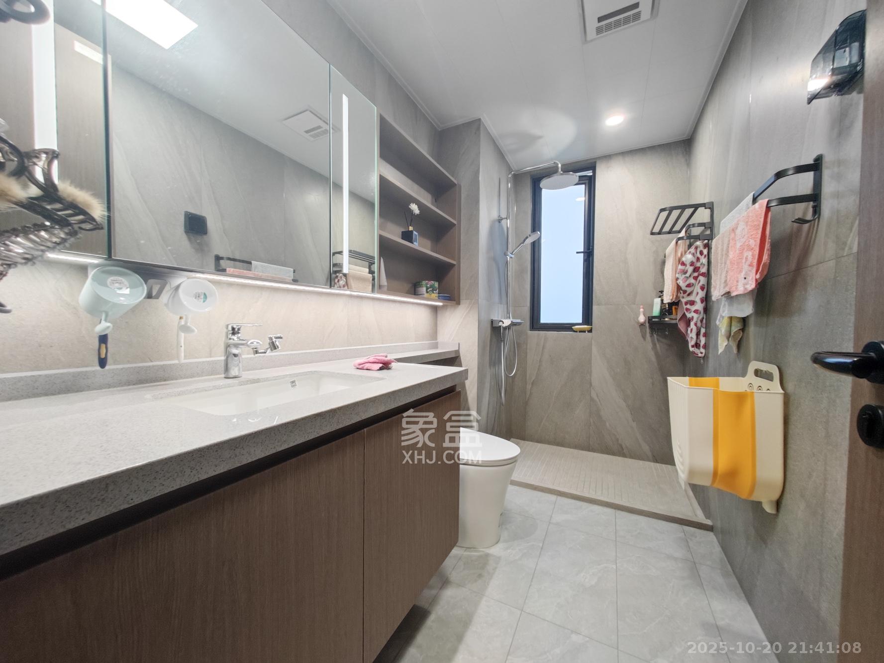 金地都会风華  4室2厅2卫    300.0万 金地都会风華  4室2厅2卫    300.0万卫生间