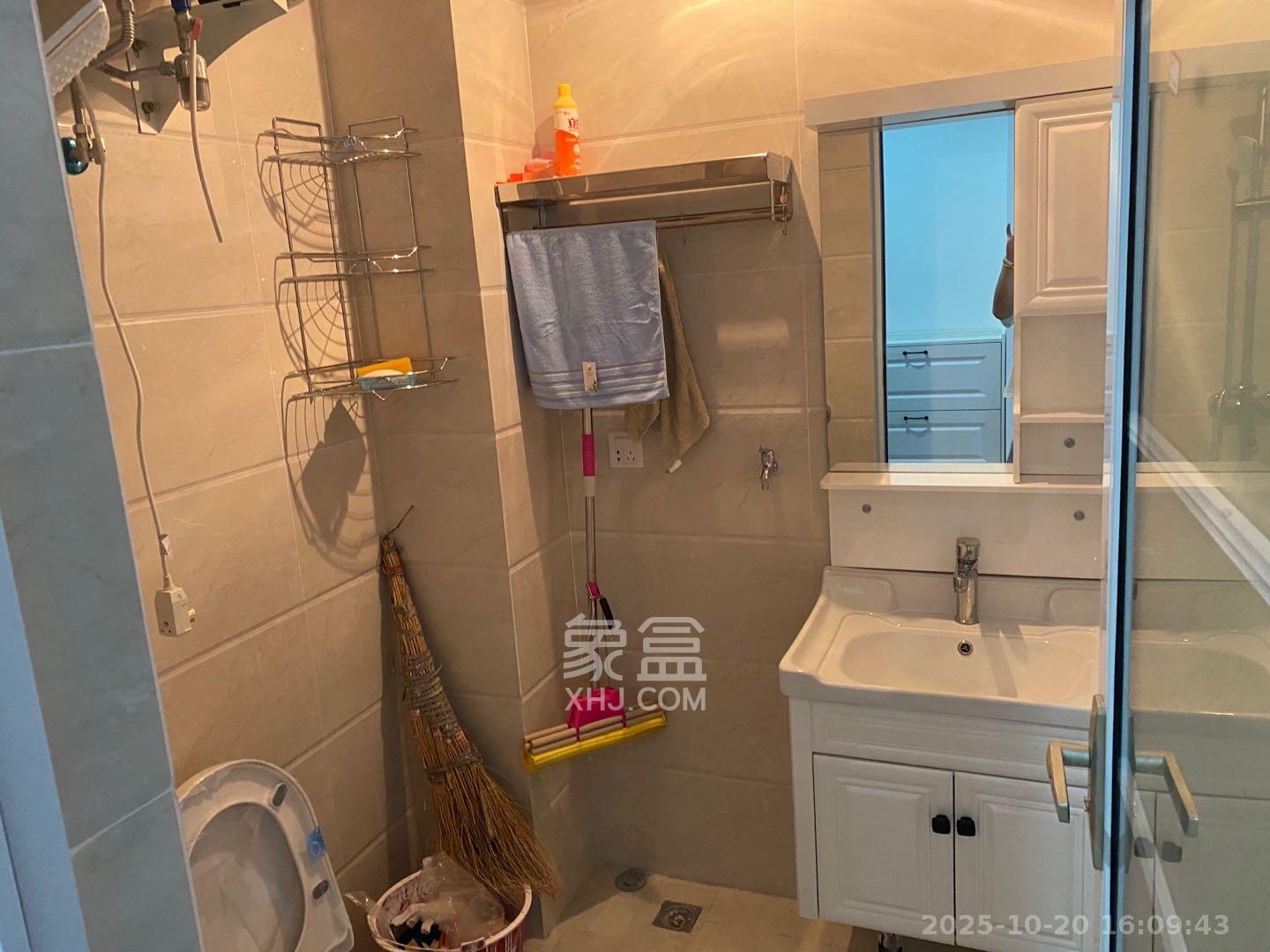 裕天国际商汇中心 1室1厅1卫 1300.0元/月 裕天国际商汇中心 1室1厅1卫 1300.0元/月室内图