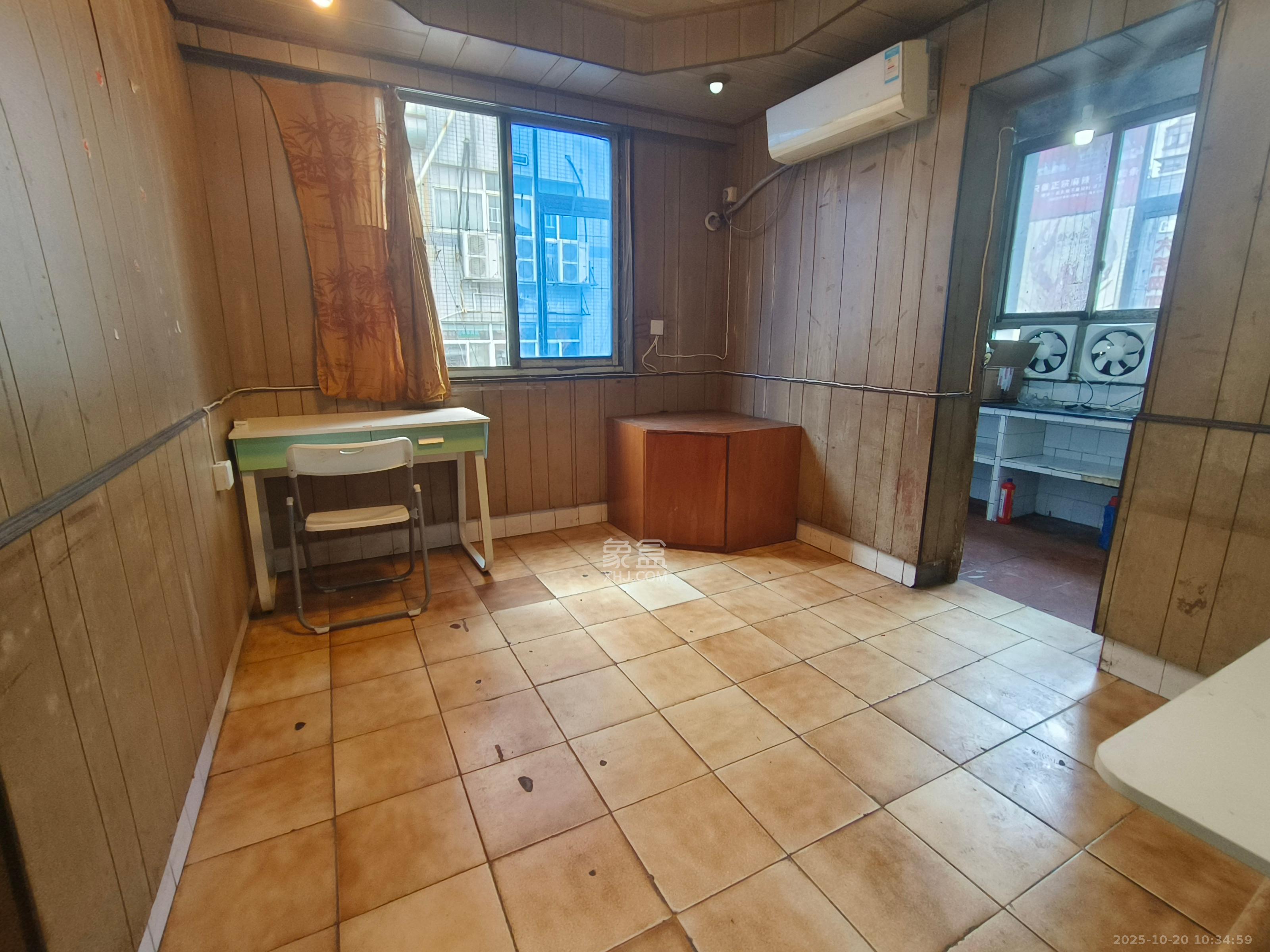 化龙池散盘 2室1厅1卫 1500.0元/月 化龙池散盘 2室1厅1卫 1500.0元/月室内图