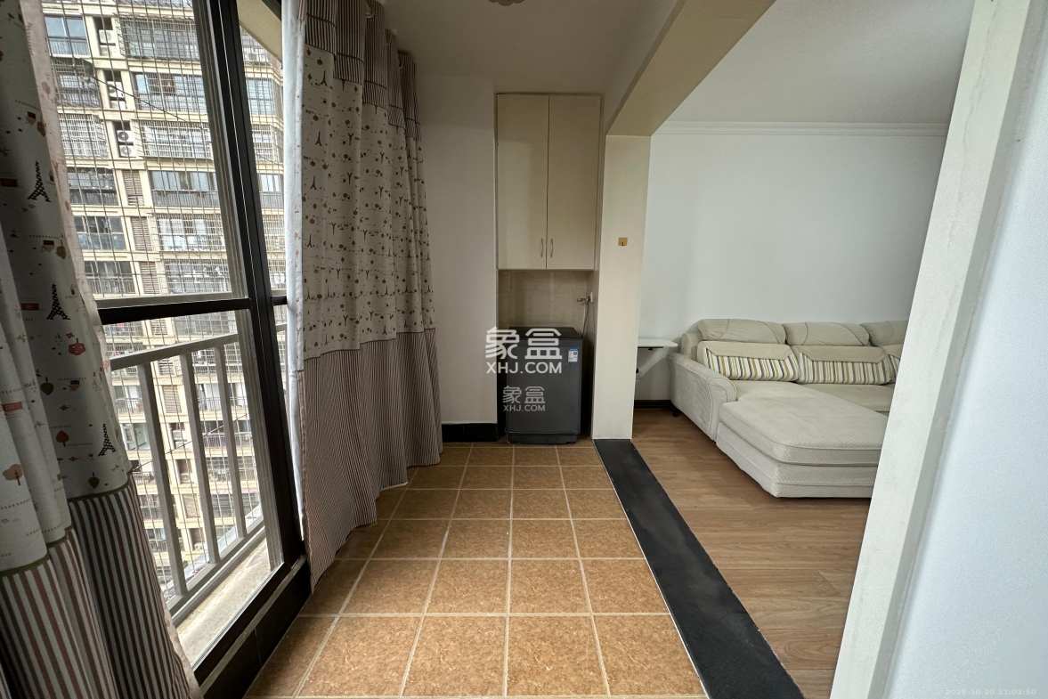 保利麓谷林语E区 3室2厅2卫 2500.0元/月 保利麓谷林语E区 3室2厅2卫 2500.0元/月室内图