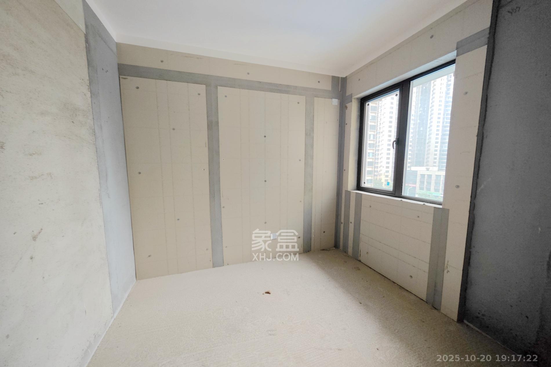 大都汇天悦（保利大都汇三期）  4室2厅2卫    145.0万卧室