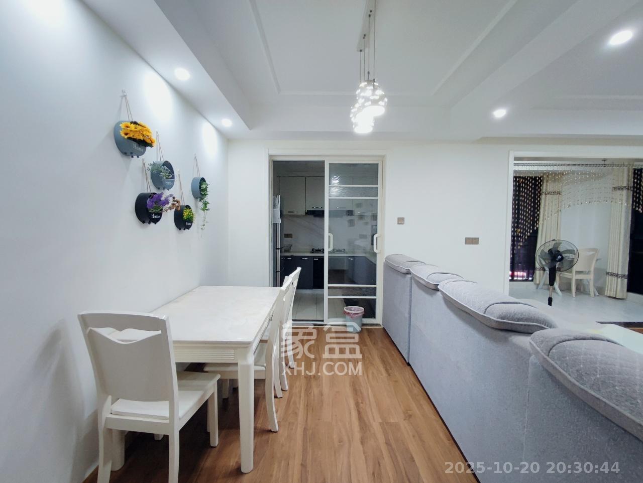 海德公园  4室2厅2卫    2500.0元/月 海德公园  4室2厅2卫    2500.0元/月室内图