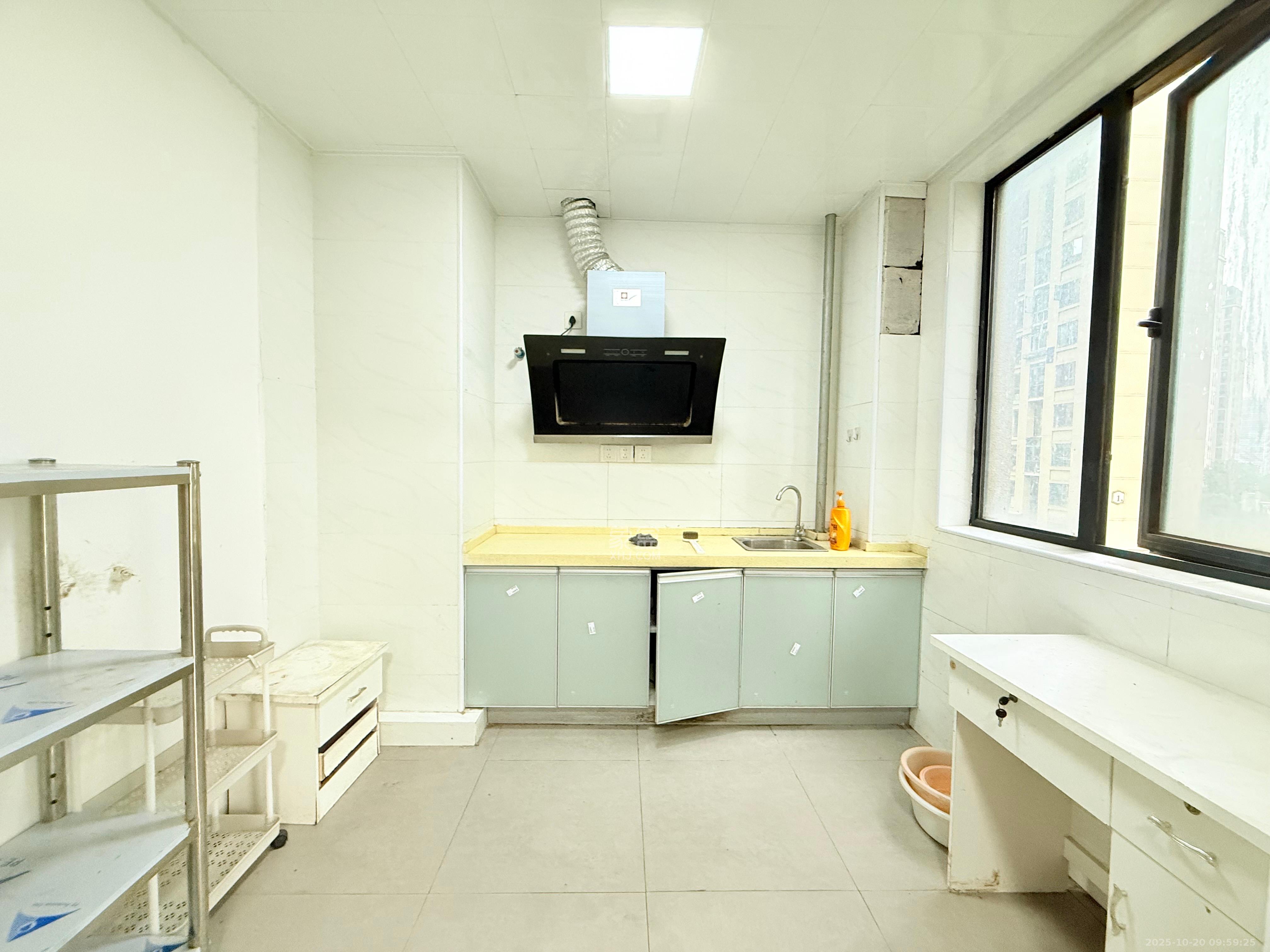 中建梅溪湖中心  4室2厅2卫    3200.0元/月室内图