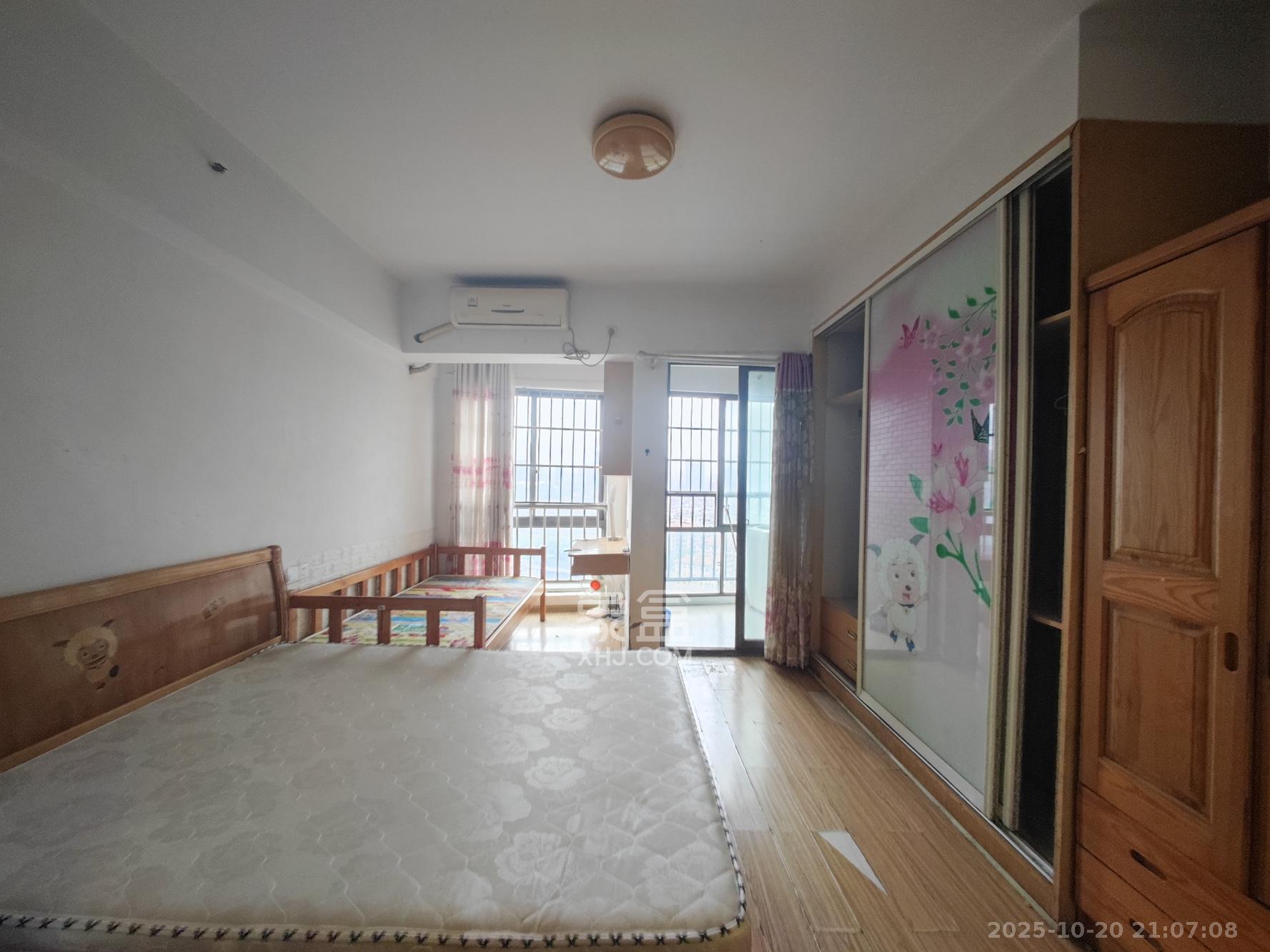 德庆水韵山城  1室1厅1卫    28.0万卧室