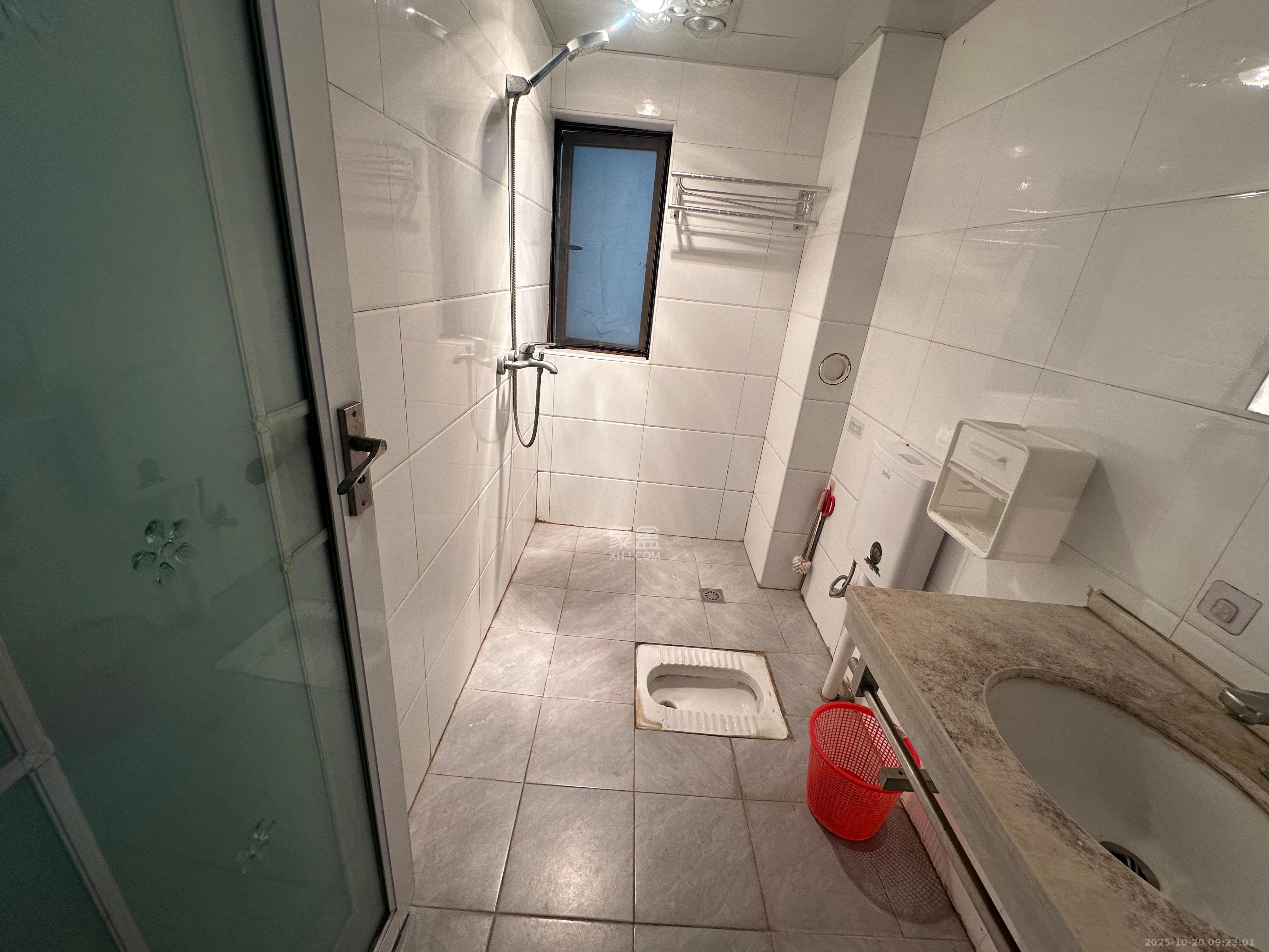 高信向日葵  3室2厅2卫    2800.0元/月室内图