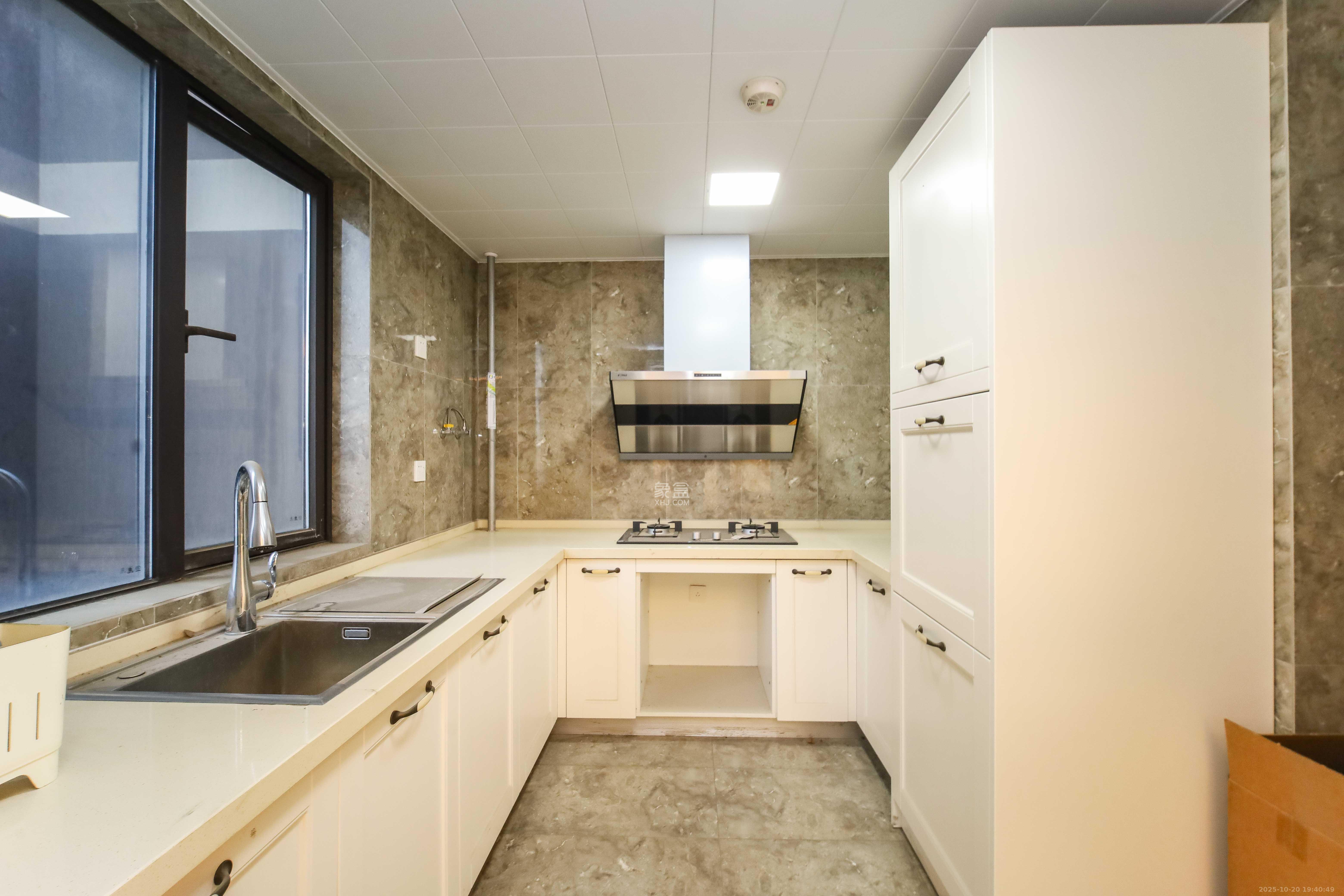 万科金域蓝湾  4室2厅2卫    170.0万厨房