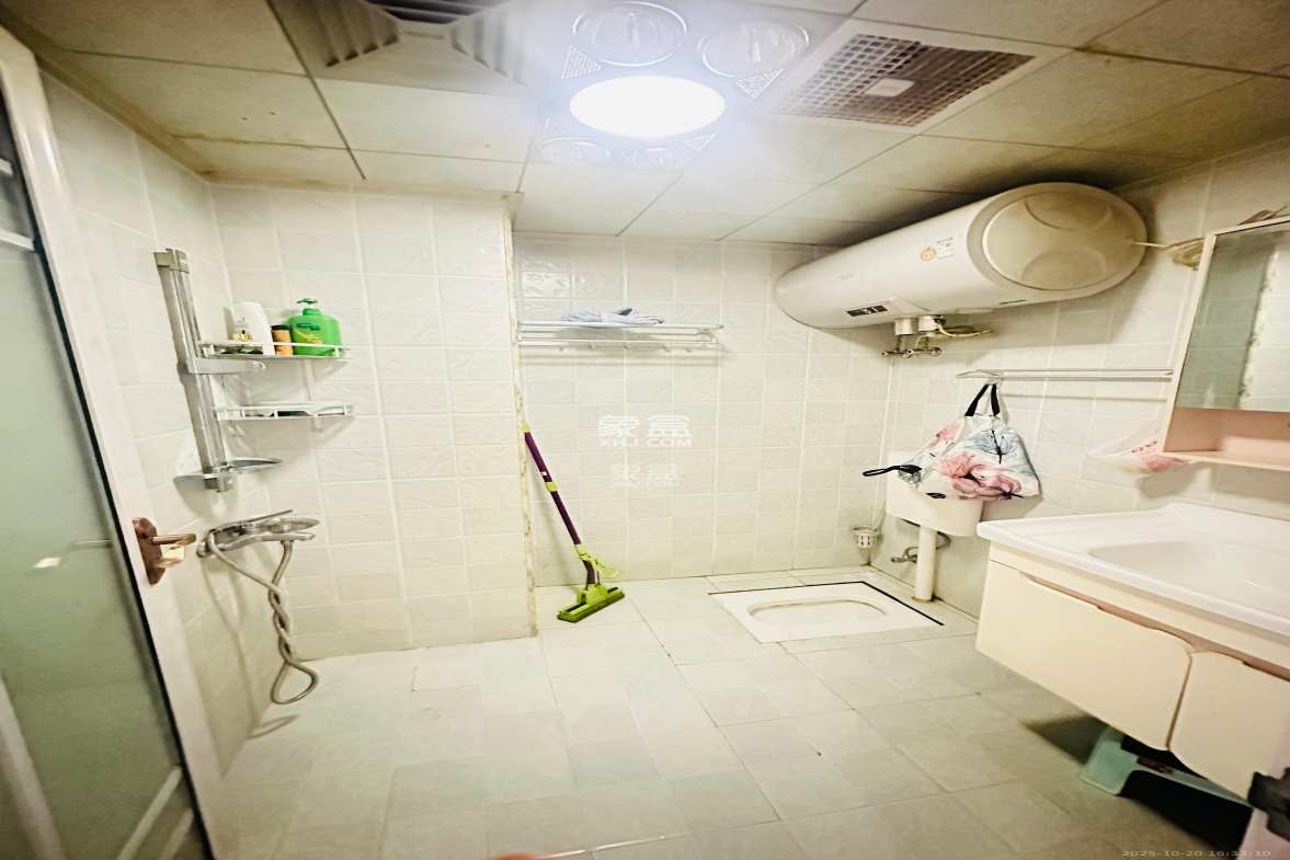 中国铁建国际城二期  3室2厅1卫    1800.0元/月 中国铁建国际城二期  3室2厅1卫    1800.0元/月室内图