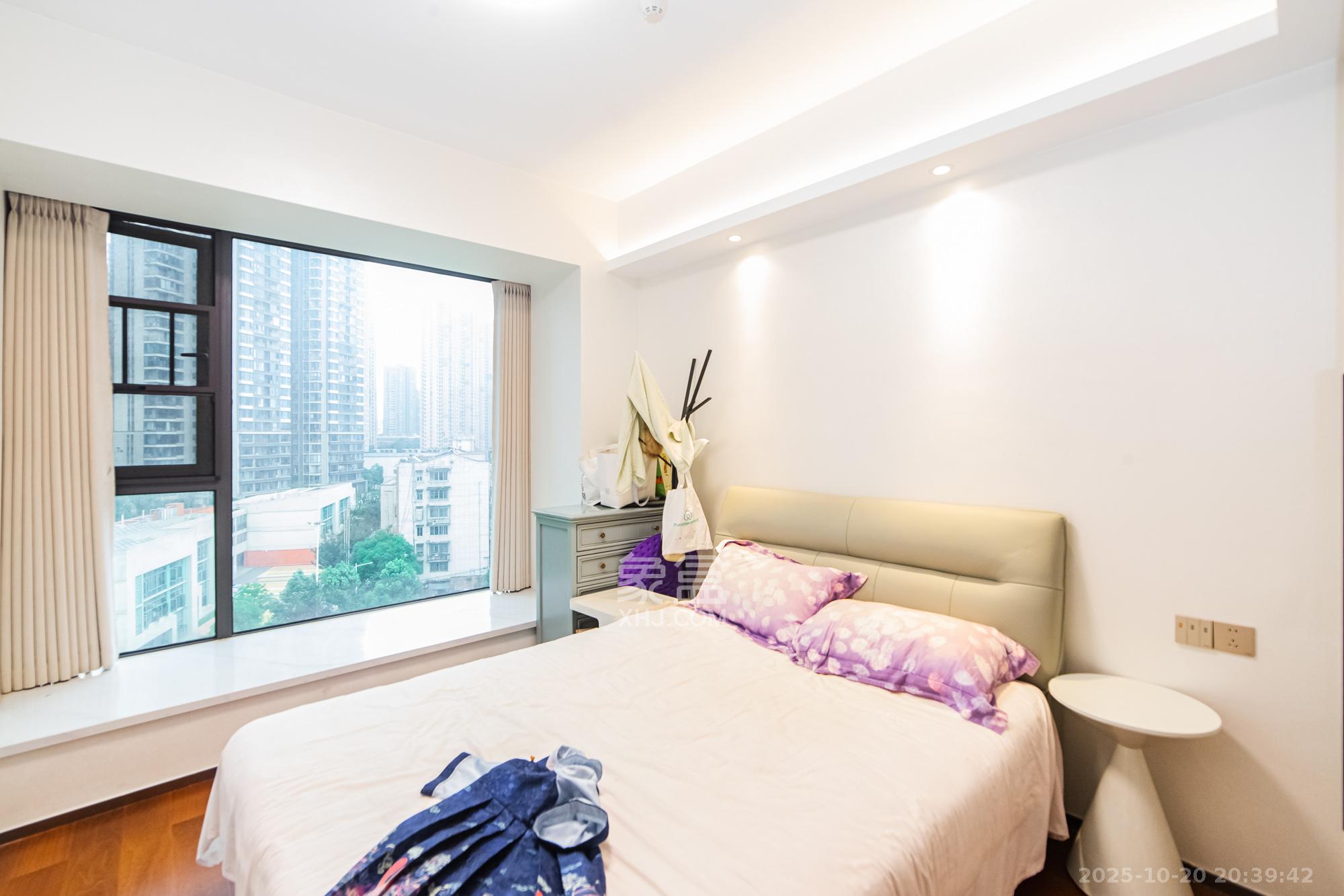 北辰瀚江府  4室2厅2卫    340.0万卧室