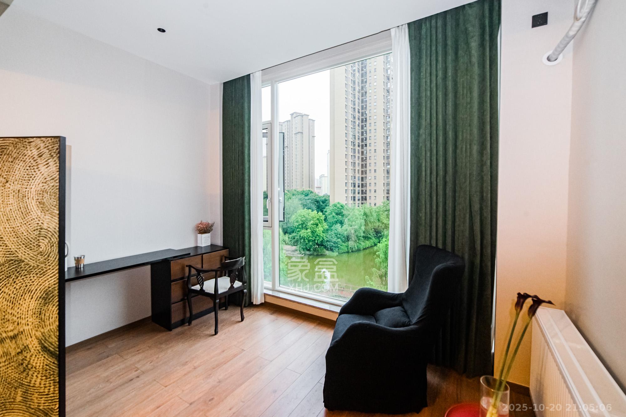 珠江郦城璞墅  5室2厅2卫    480.0万 珠江郦城璞墅  5室2厅2卫    480.0万阳台