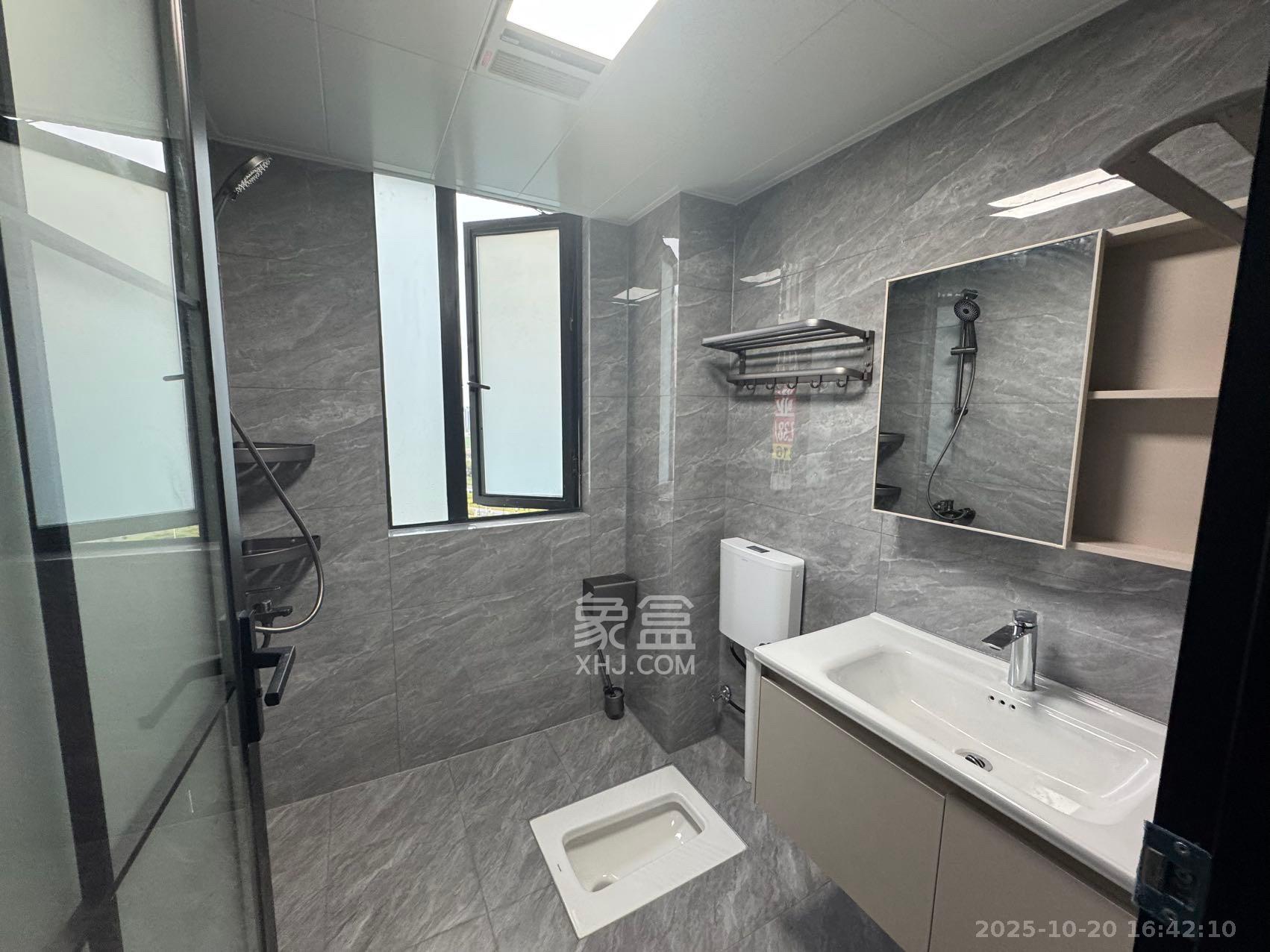 和景家园二期  2室2厅1卫    1800.0元/月室内图