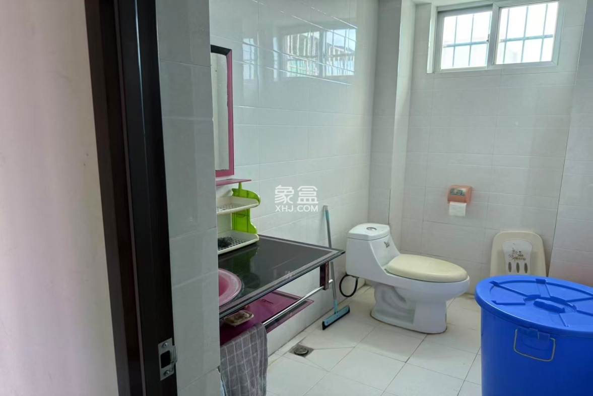 海湾怡园 3室2厅2卫 1500.0元/月 海湾怡园 3室2厅2卫 1500.0元/月室内图