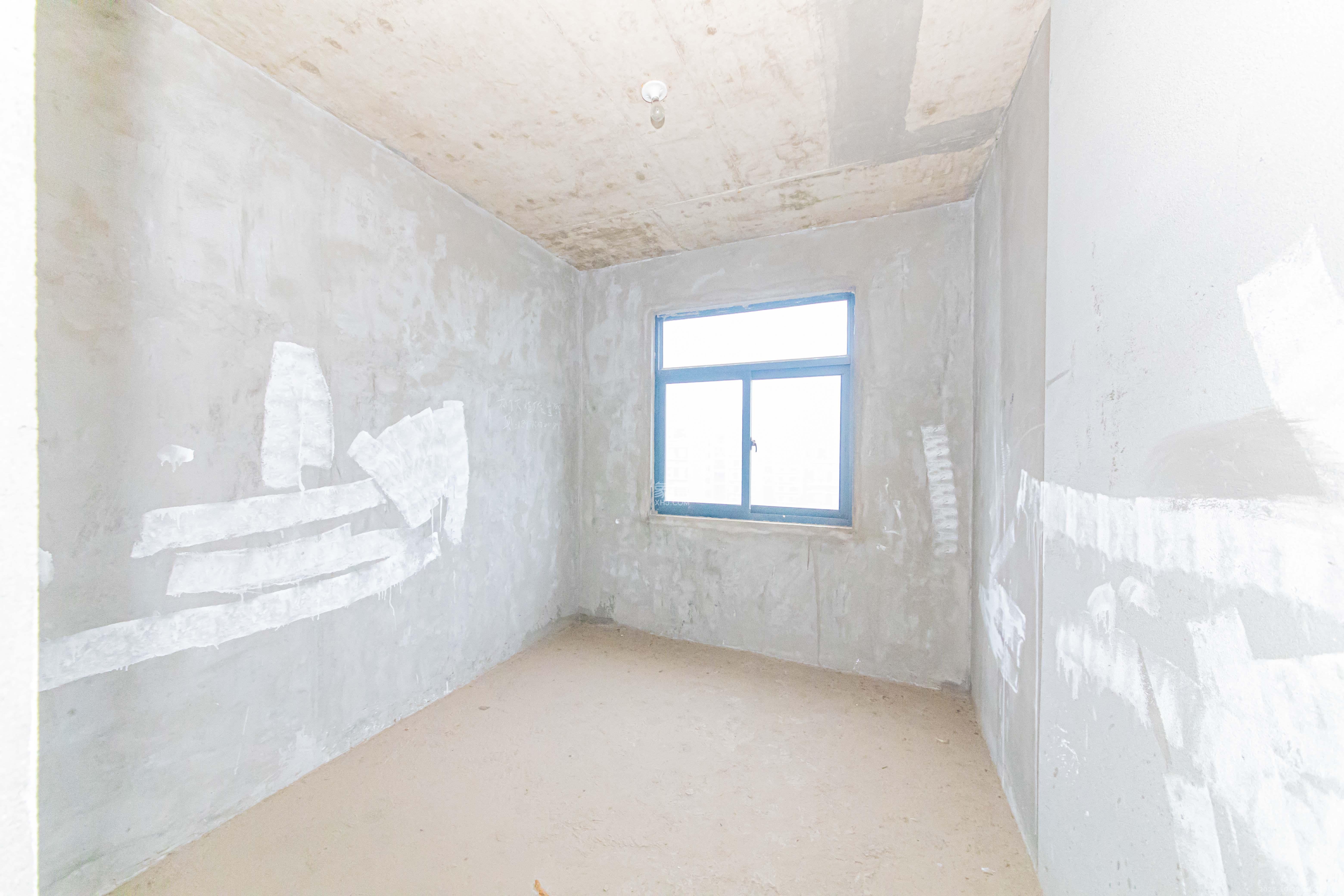 润江榕园  4室2厅2卫    243.0万卧室