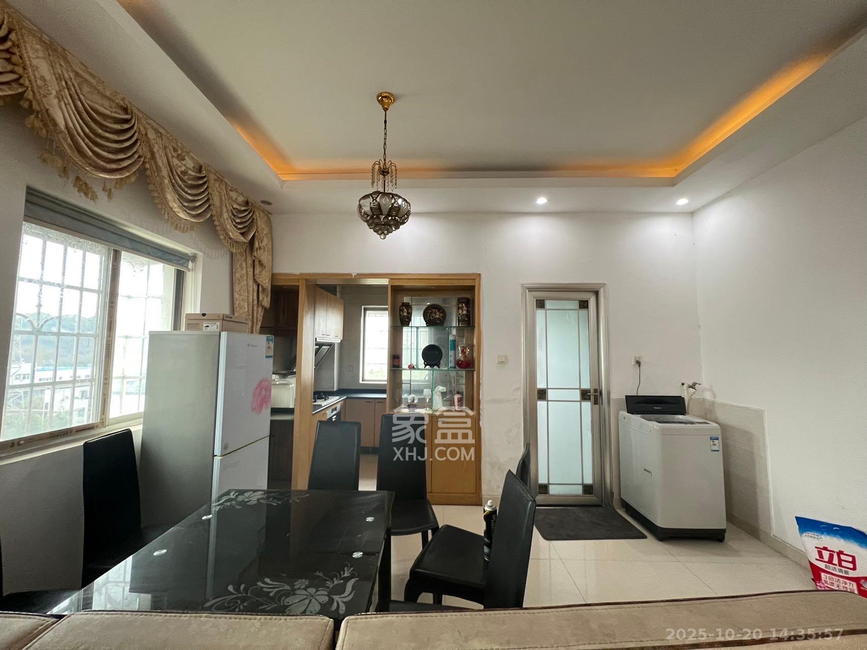 中南汽车世界  2室2厅1卫    1200.0元/月室内图