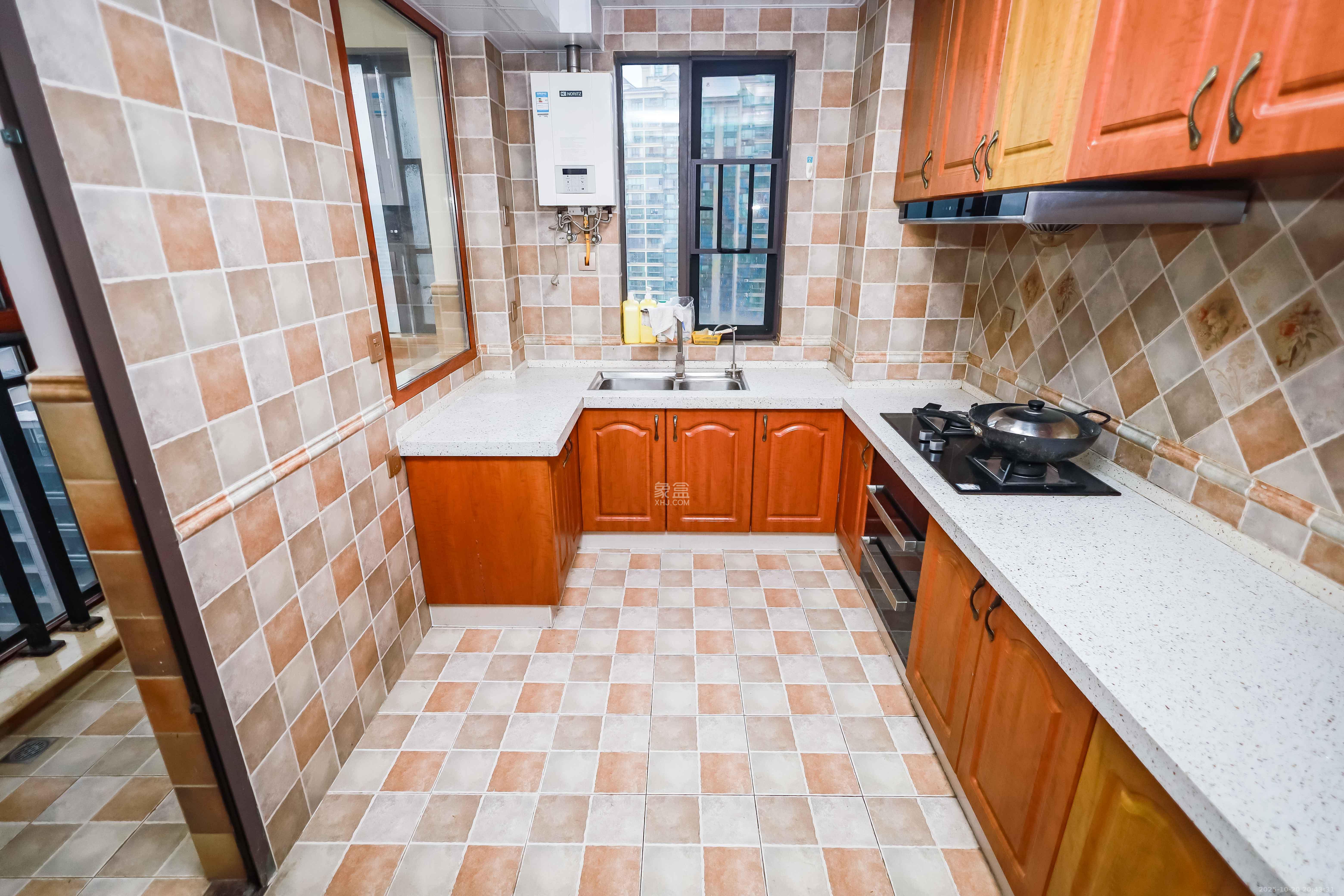 卓越蔚蓝海岸三期 3室2厅2卫 118.0万 卓越蔚蓝海岸三期 3室2厅2卫 118.0万厨房