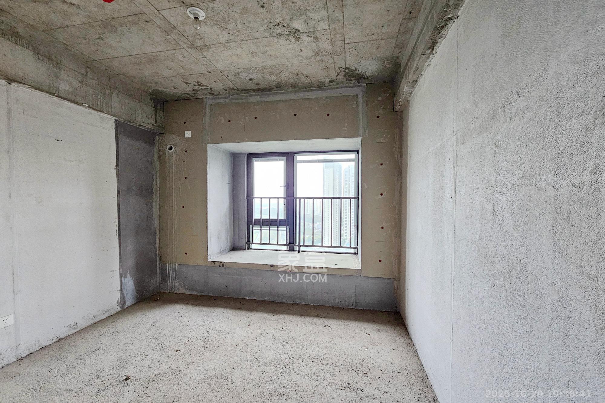 阳光城尚东湾愉景苑 5室2厅3卫 165.0万 阳光城尚东湾愉景苑 5室2厅3卫 165.0万卧室