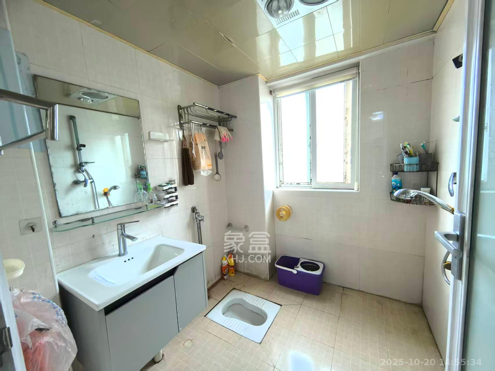 先锋水韵花都  3室2厅1卫    2300.0元/月室内图