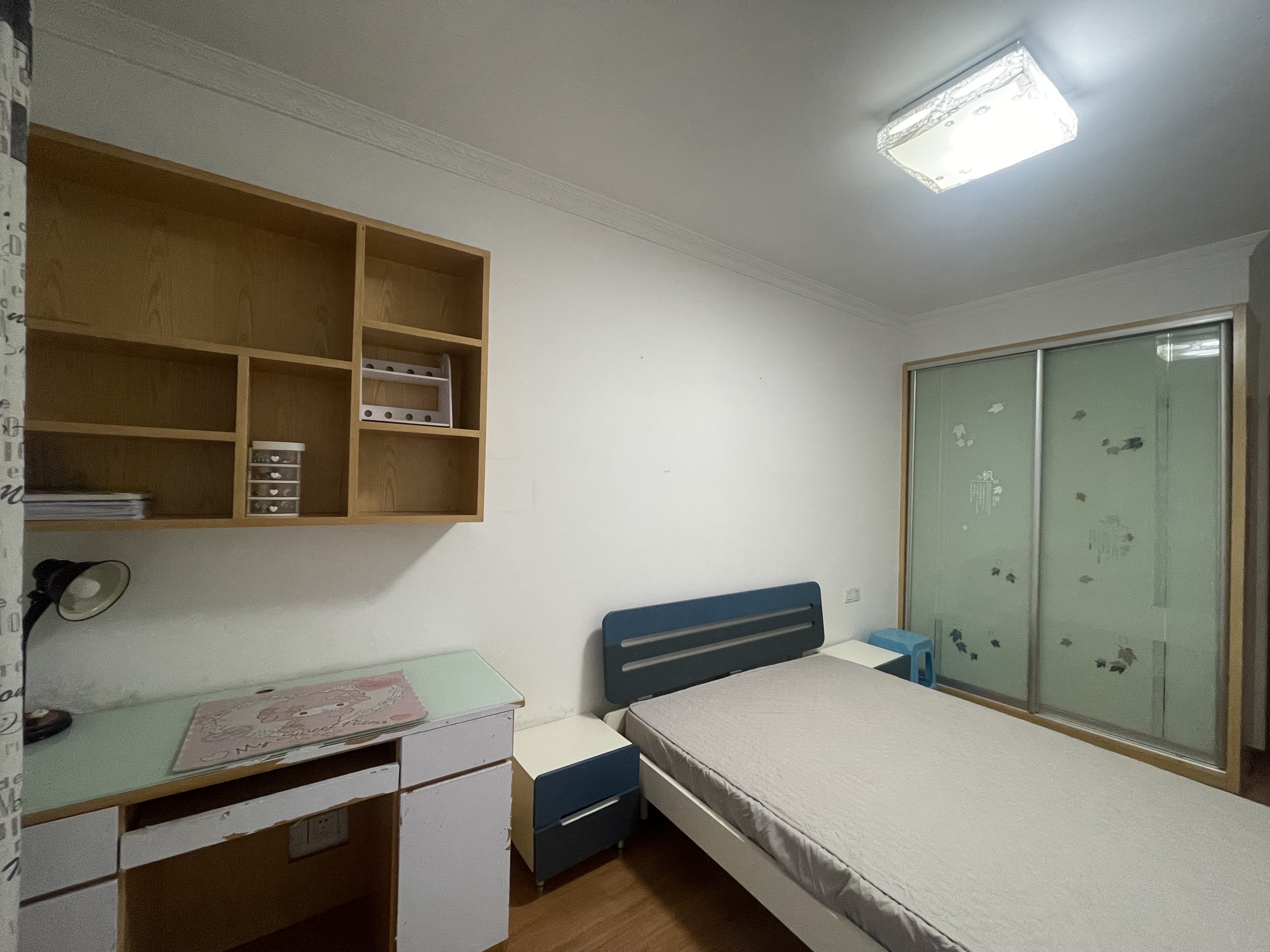 兴雁大楼 3室2厅2卫 1300.0元/月 兴雁大楼 3室2厅2卫 1300.0元/月室内图