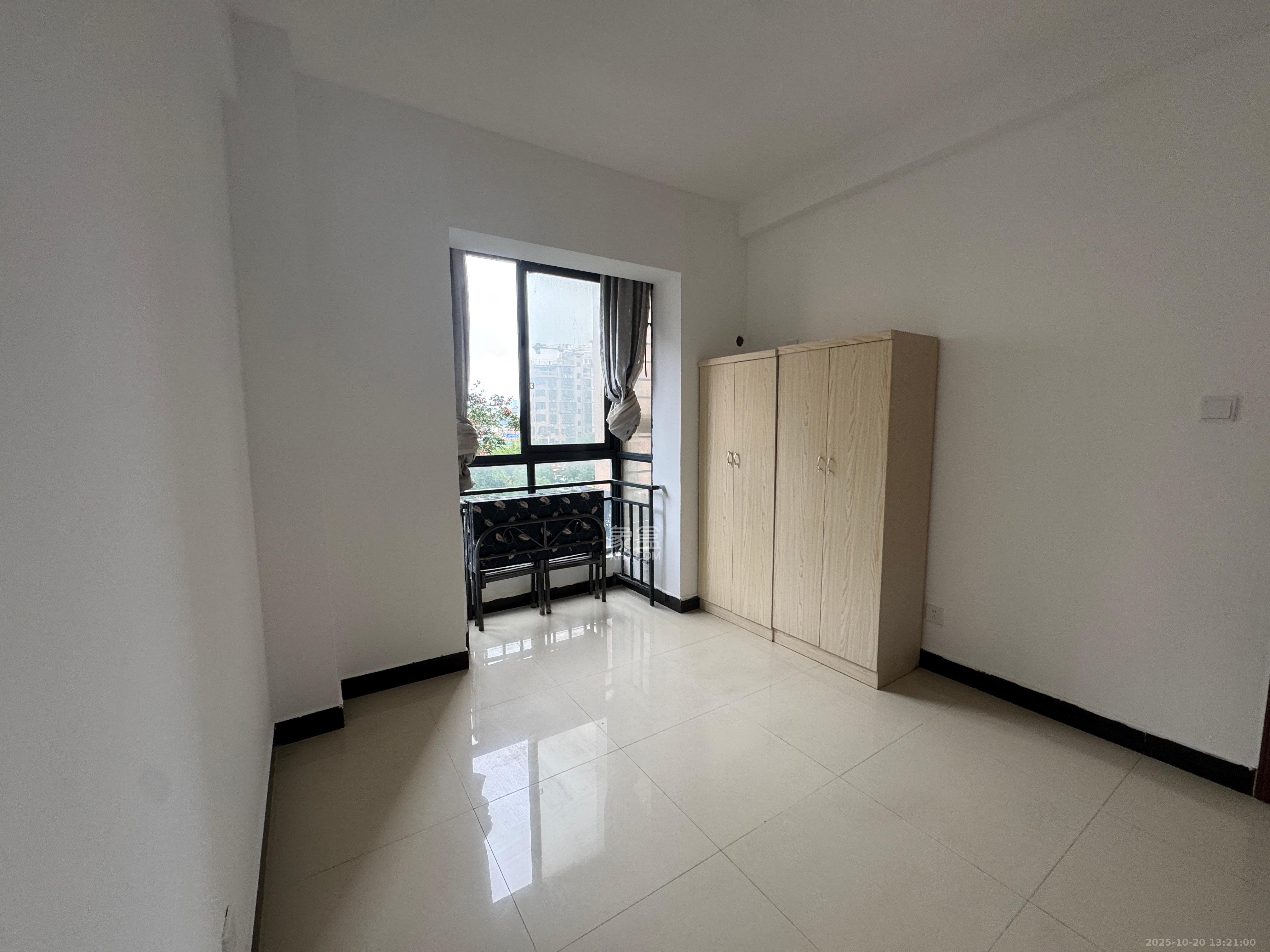 瑞都华庭(华庭美苑)  2室1厅1卫    1600.0元/月 瑞都华庭(华庭美苑)  2室1厅1卫    1600.0元/月室内图