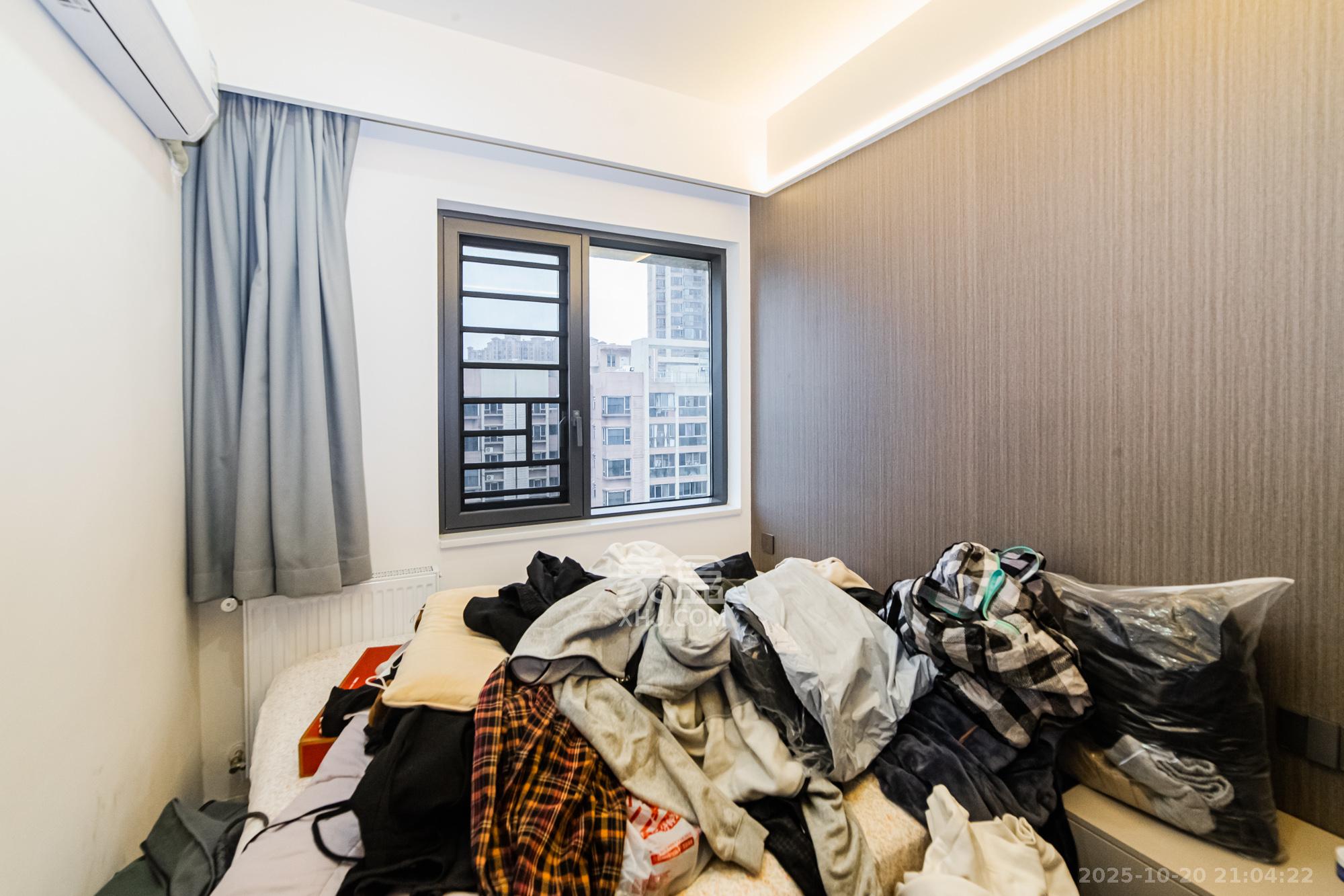 珠江花城三期锦鲤  1室2厅1卫    115.8万 珠江花城三期锦鲤  1室2厅1卫    115.8万卧室