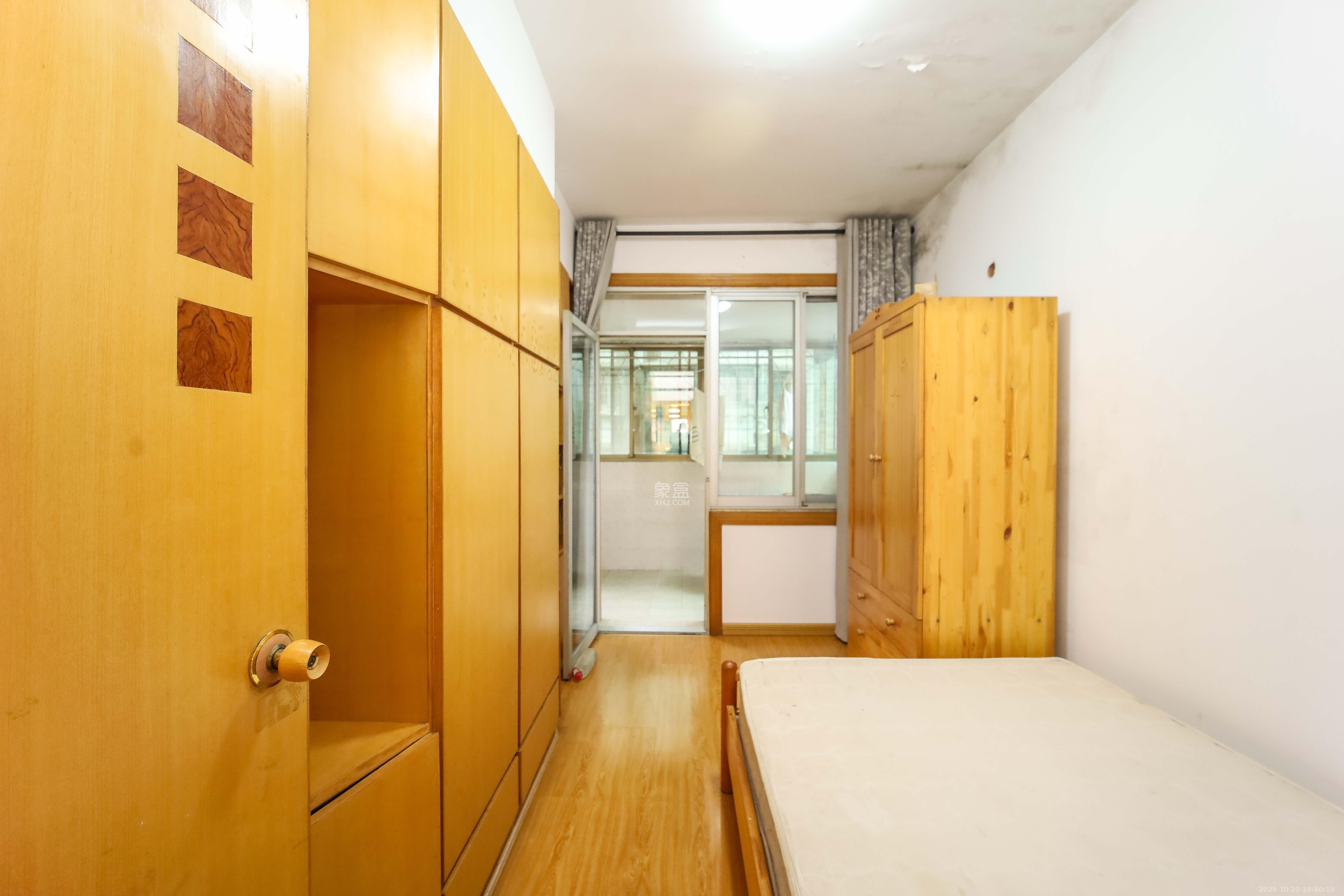 保利苑  3室2厅2卫    56.0万卧室