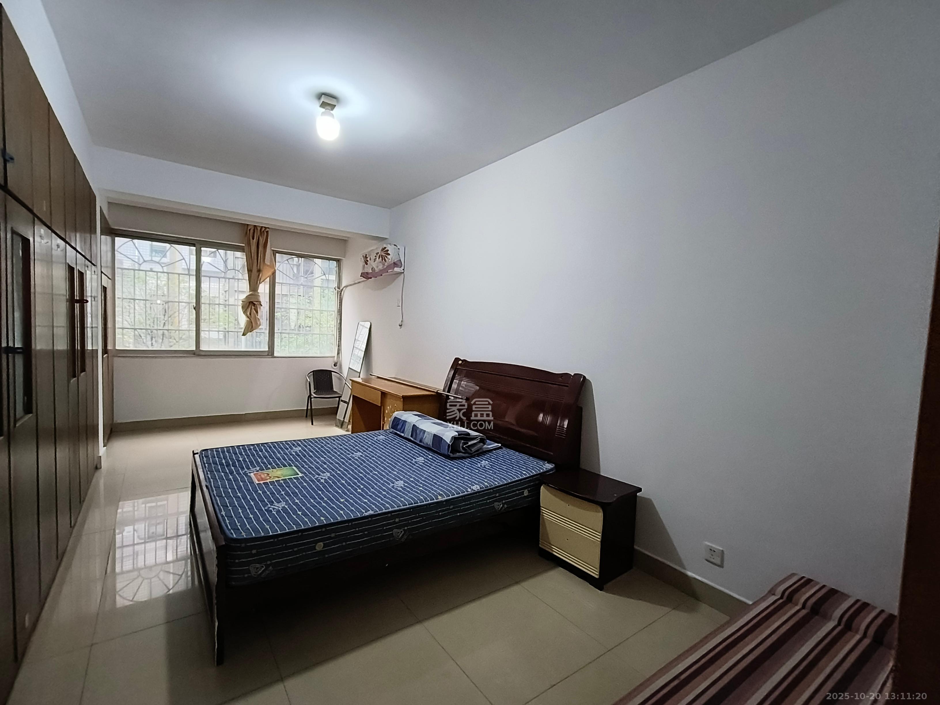 国储五七九  3室2厅2卫    1300.0元/月室内图