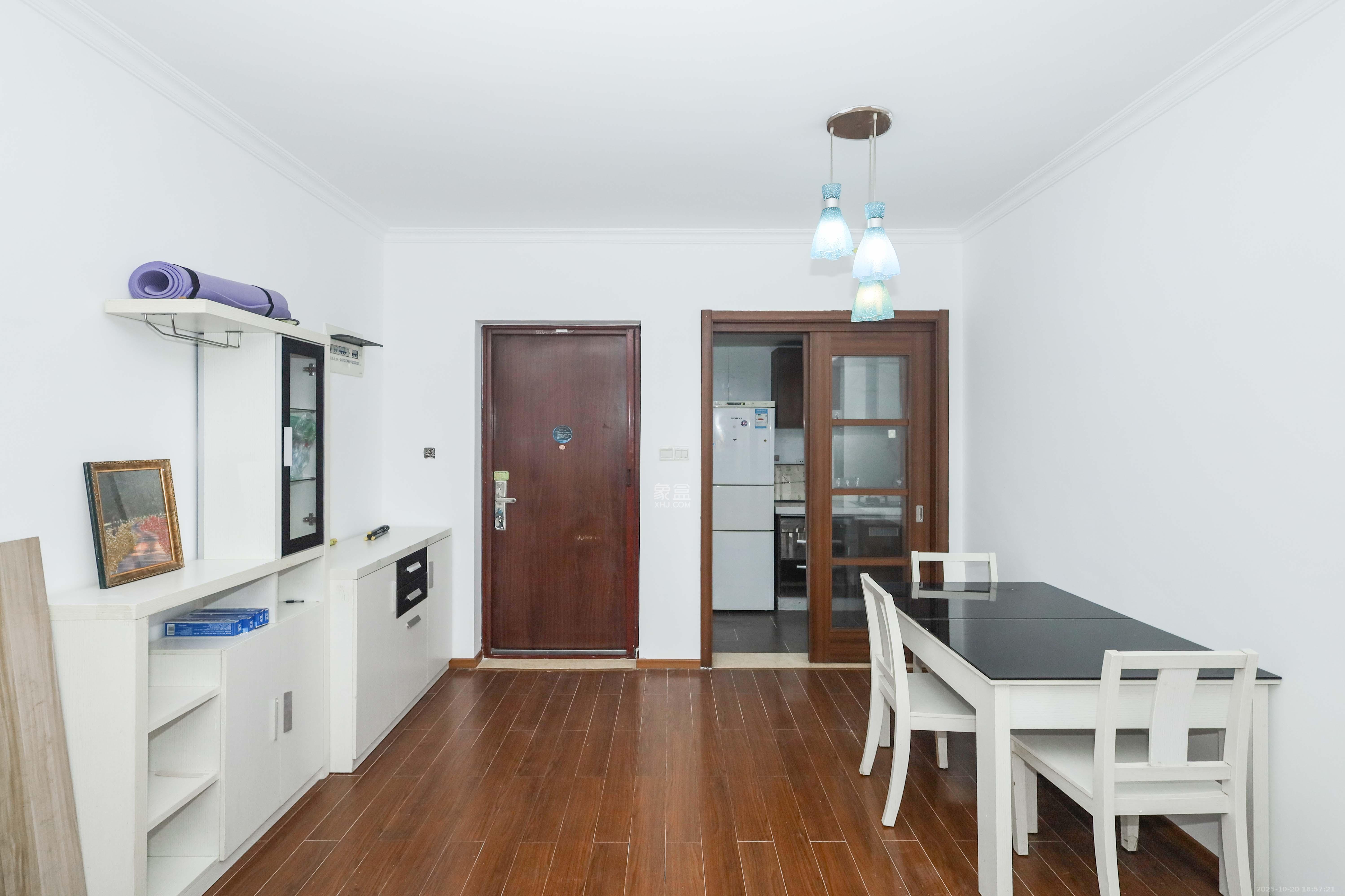 万科城市花园  3室2厅2卫    90.0万 万科城市花园  3室2厅2卫    90.0万客厅