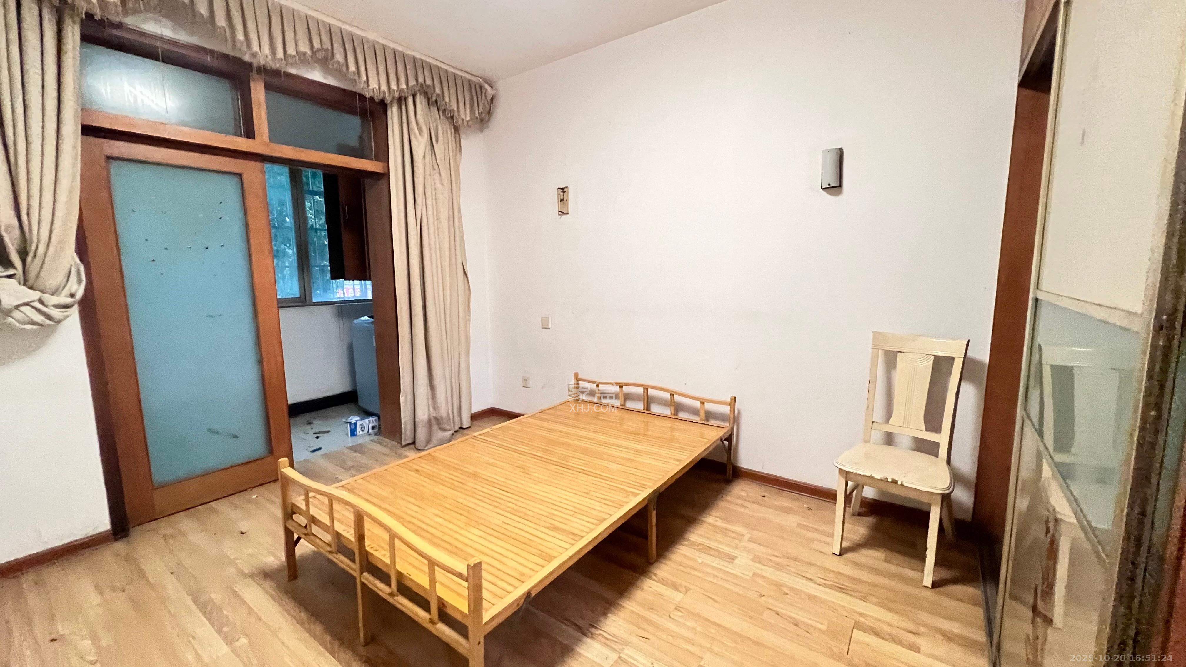 中南汽车世界  3室2厅1卫    1400.0元/月室内图