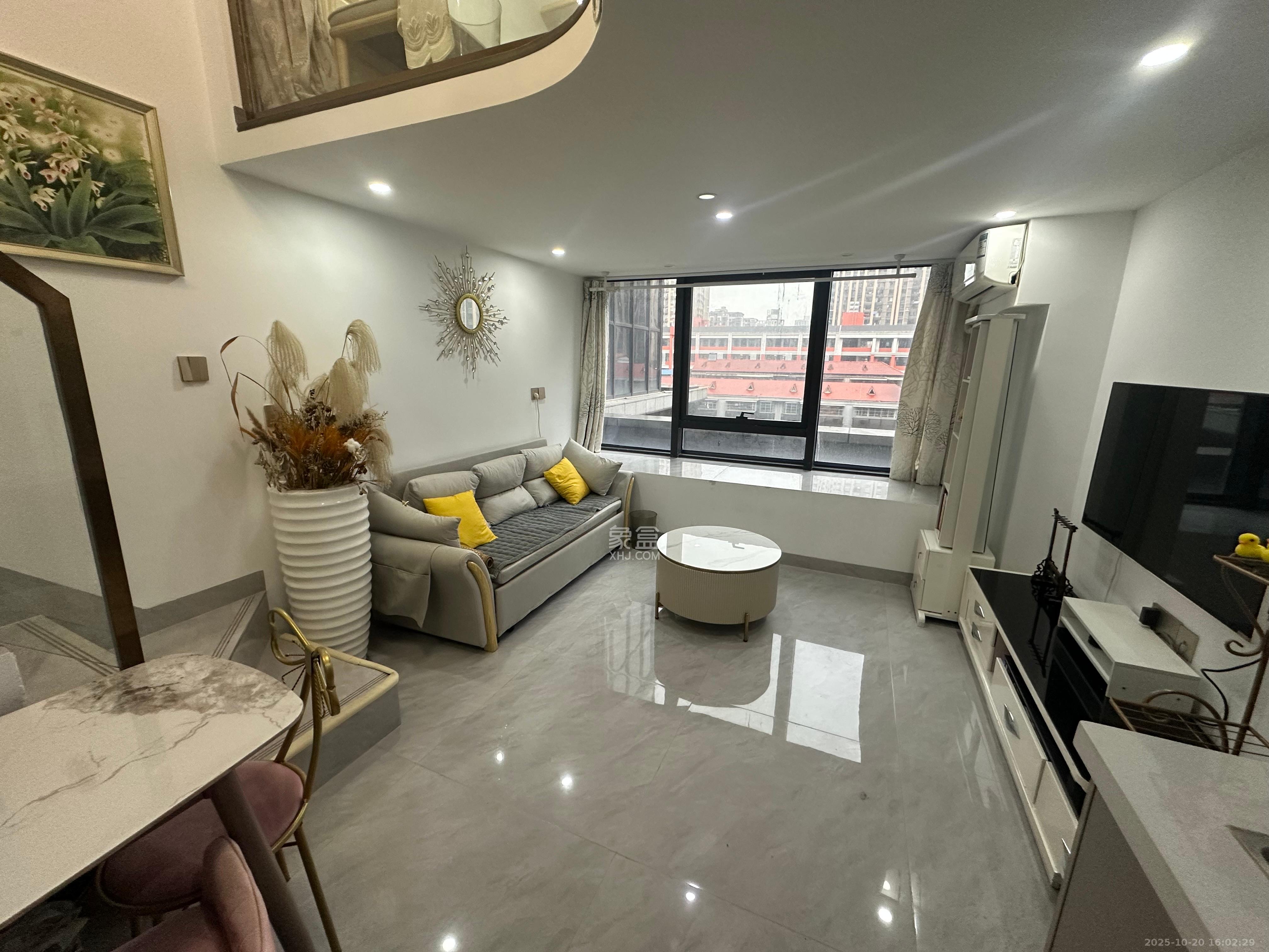 龙湖铂金岛  2室1厅1卫    2400.0元/月