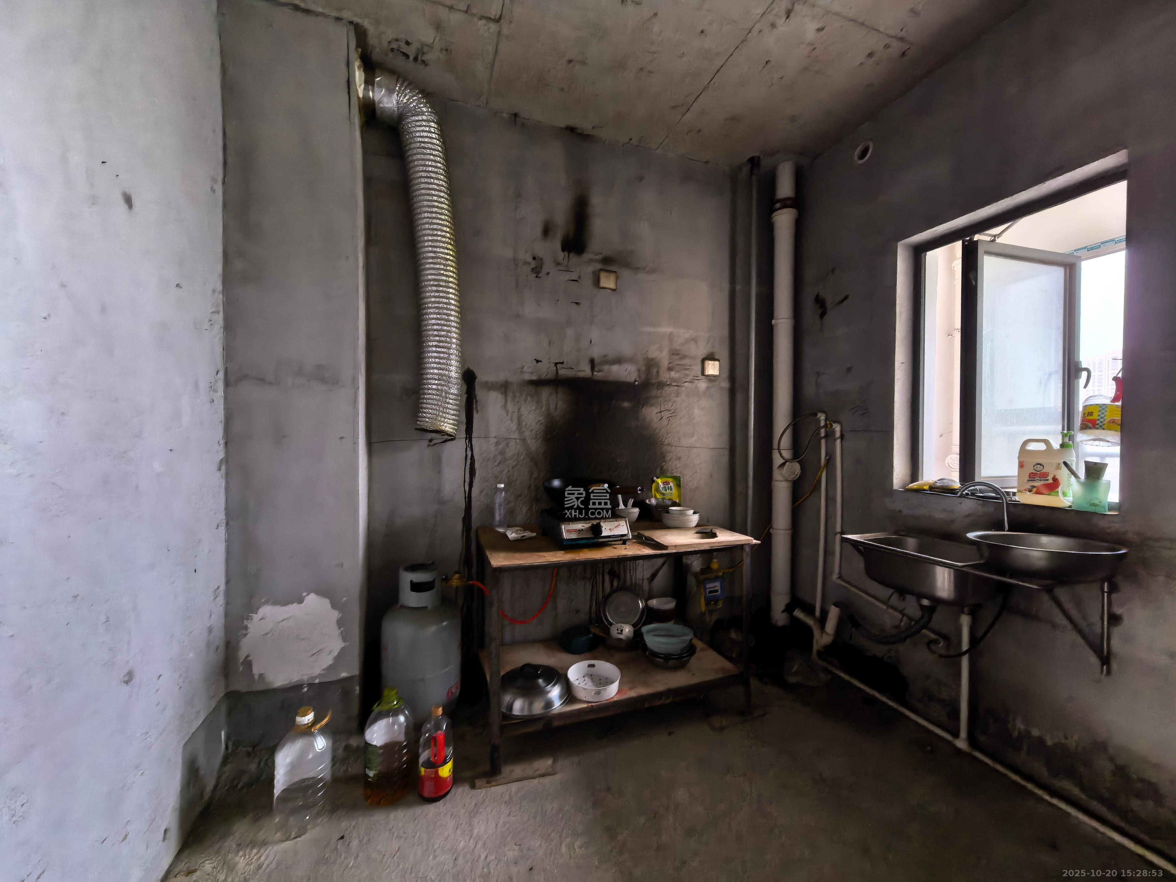 中交中央公园D4区  4室2厅2卫    1500.0元/月 中交中央公园D4区  4室2厅2卫    1500.0元/月