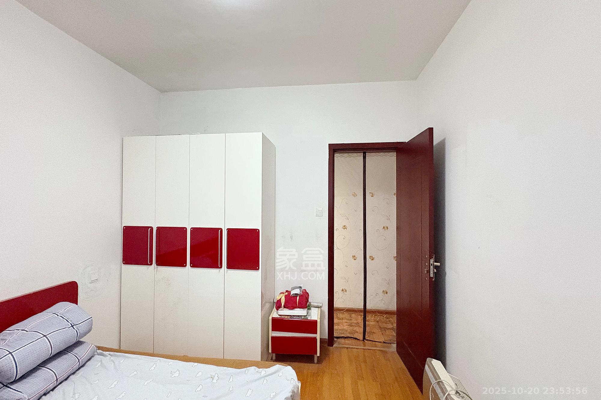 凯通国际城（凯通朝庭）  3室1厅1卫    86.0万卧室