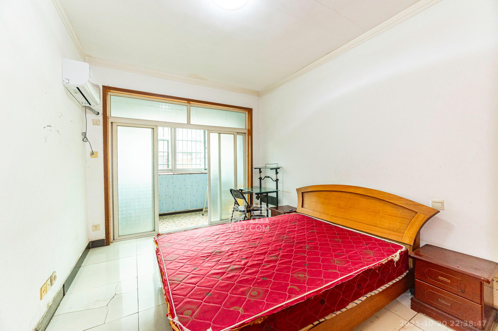 湘绣城  2室1厅1卫    27.0万卧室