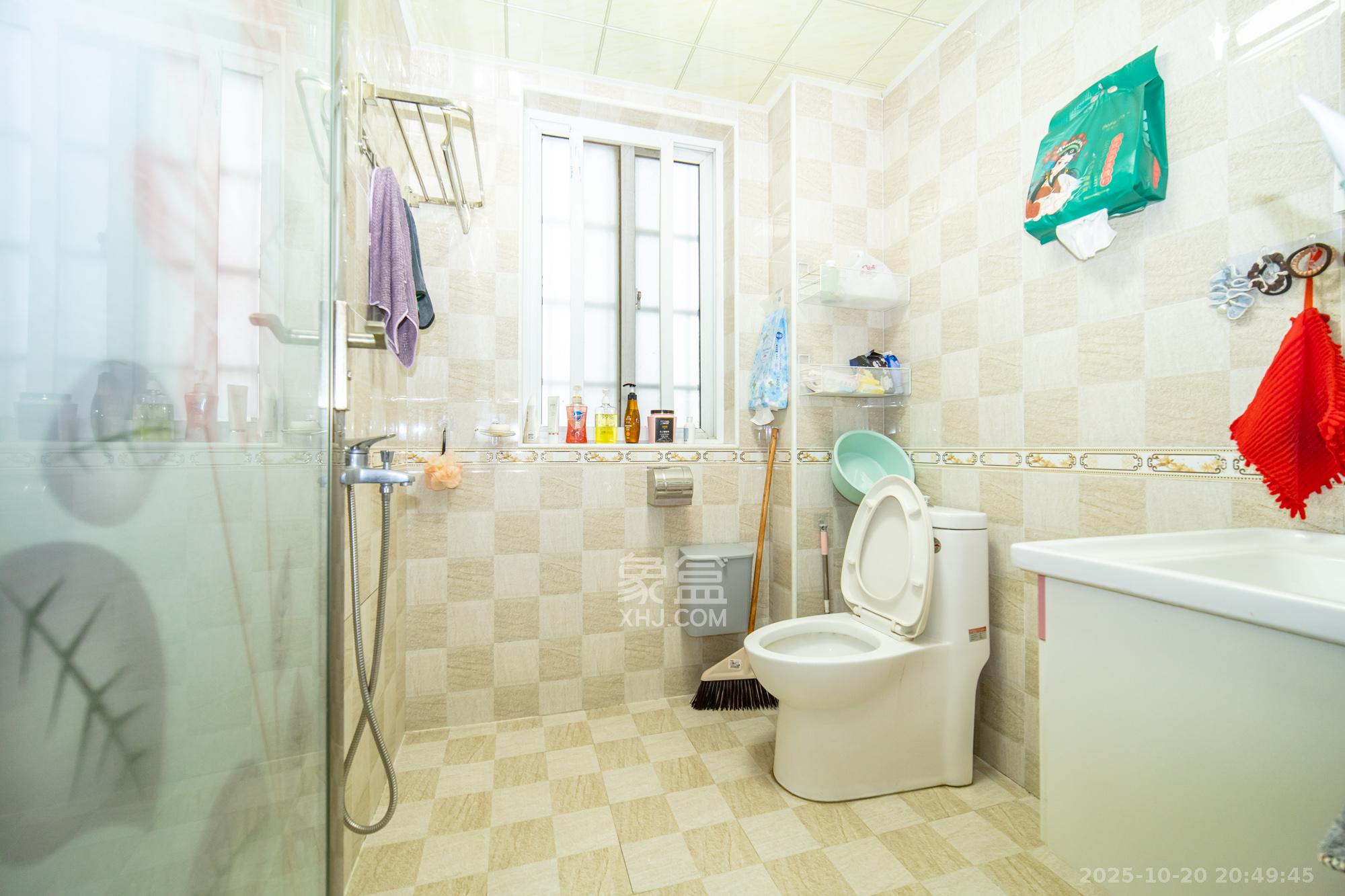 楚天世纪城西苑  3室2厅2卫    80.8万卫生间