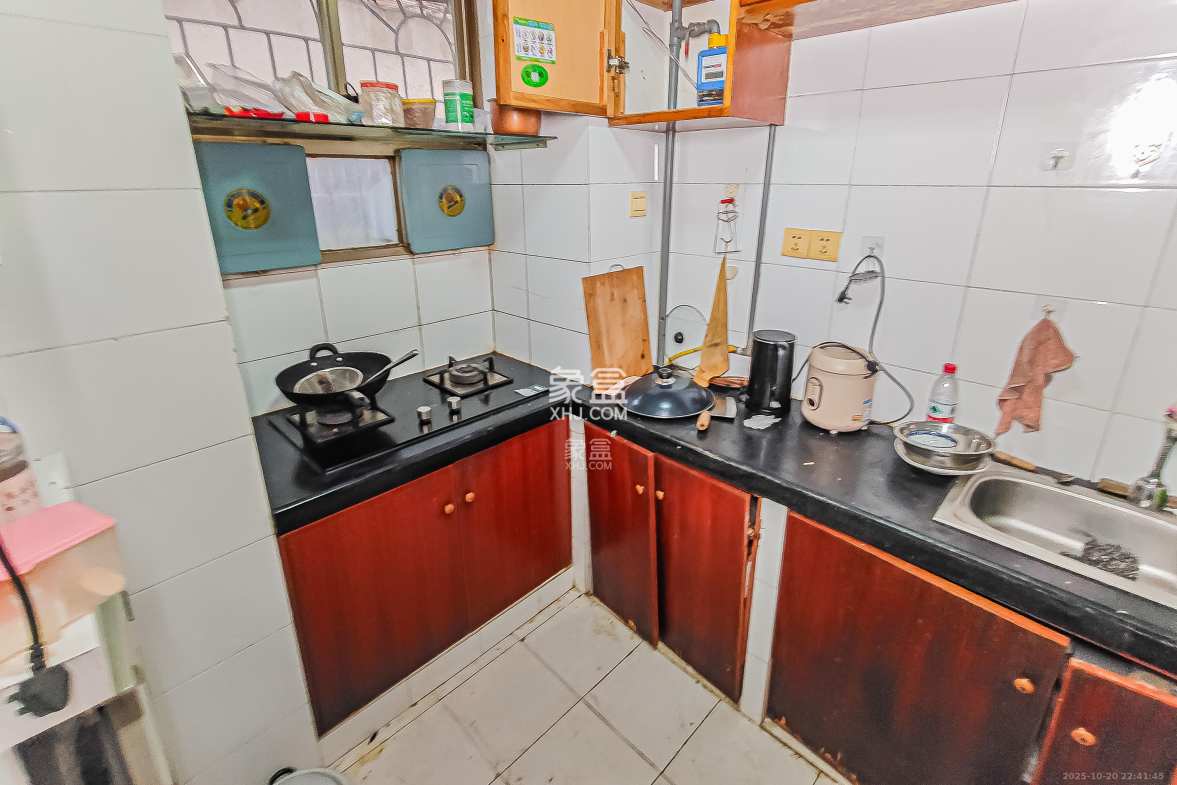 上工商银行宿舍 2室2厅1卫 48.8万 上工商银行宿舍 2室2厅1卫 48.8万厨房