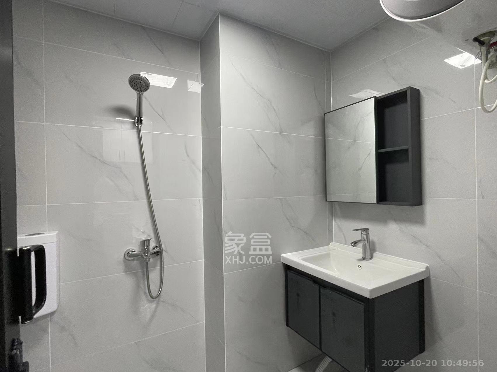 中海珑悦府  1室1厅1卫    1300.0元/月室内图