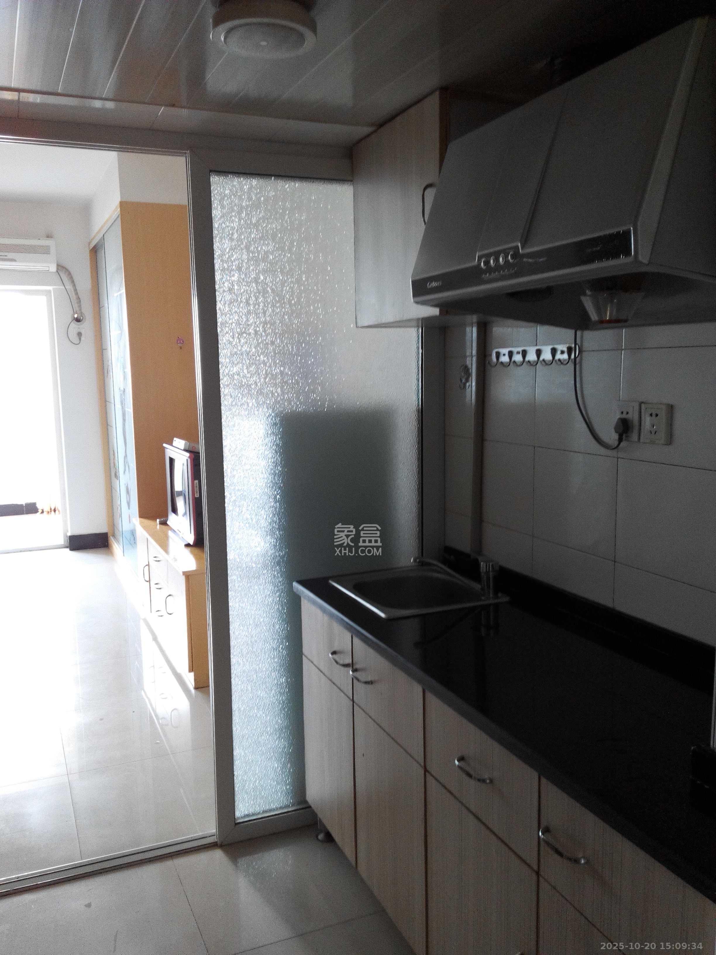 2076至高点  1室1厅1卫    1300.0元/月室内图