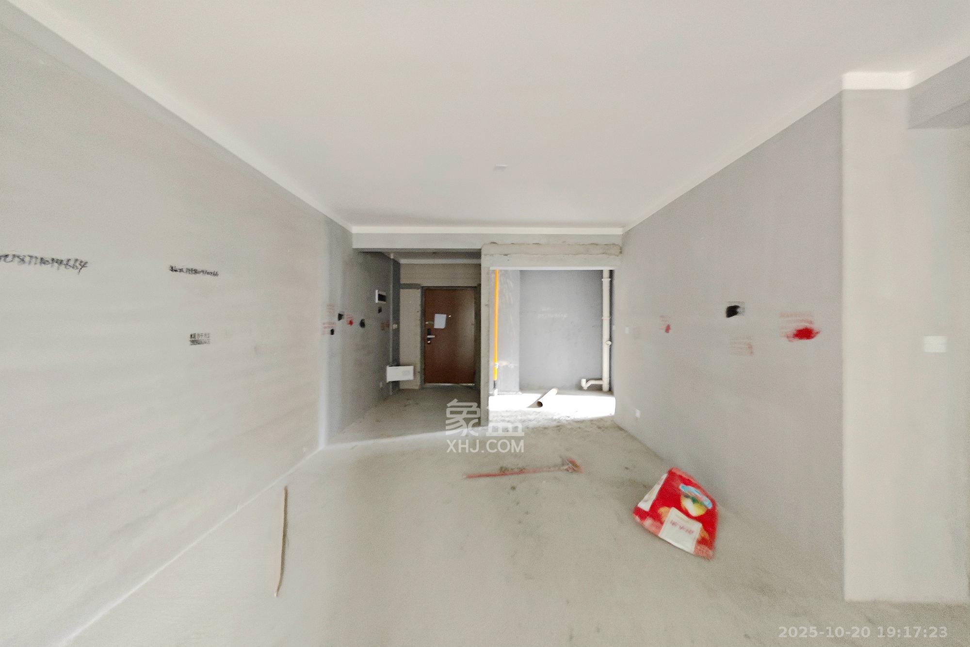 大都汇天悦（保利大都汇三期）  4室2厅2卫    145.0万客厅