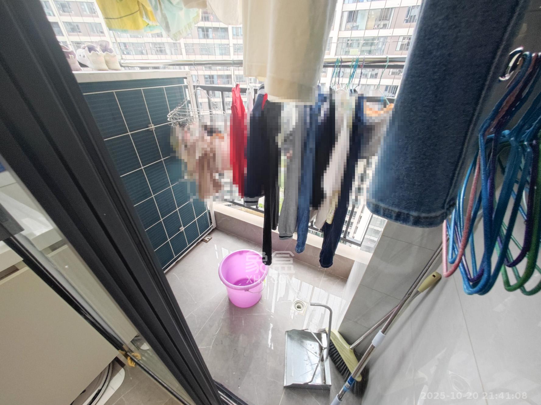 金地都会风華  4室2厅2卫    300.0万 金地都会风華  4室2厅2卫    300.0万阳台